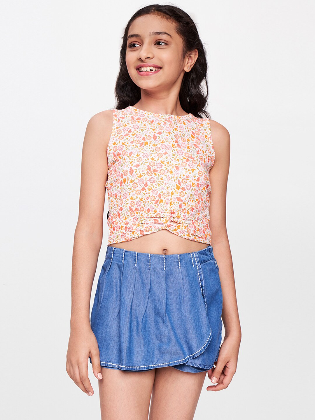 

Global Desi Multi Floral Regular Crop Top