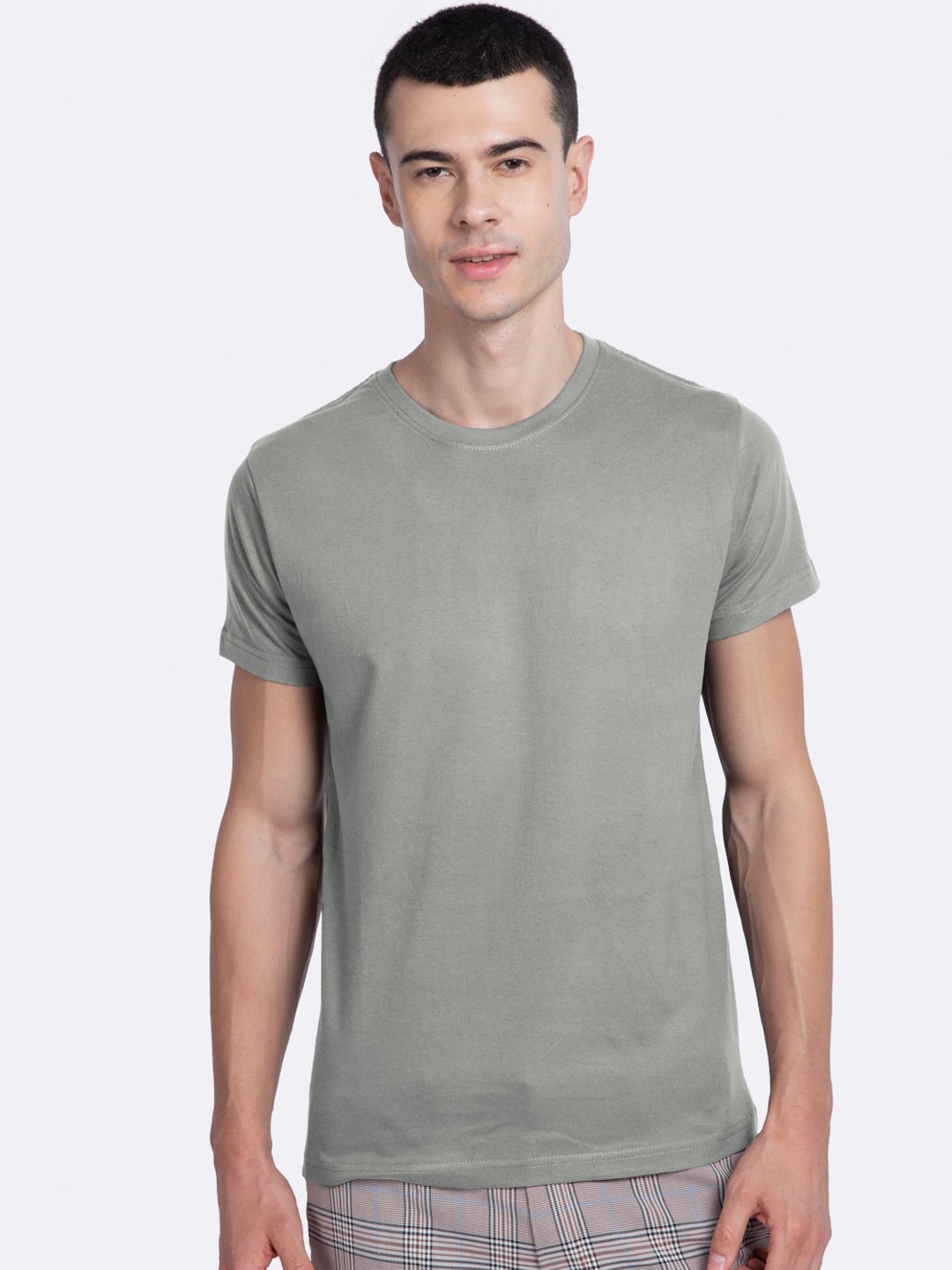 

Bewakoof Men Grey Solid Round Neck Pure Cotton T-shirt