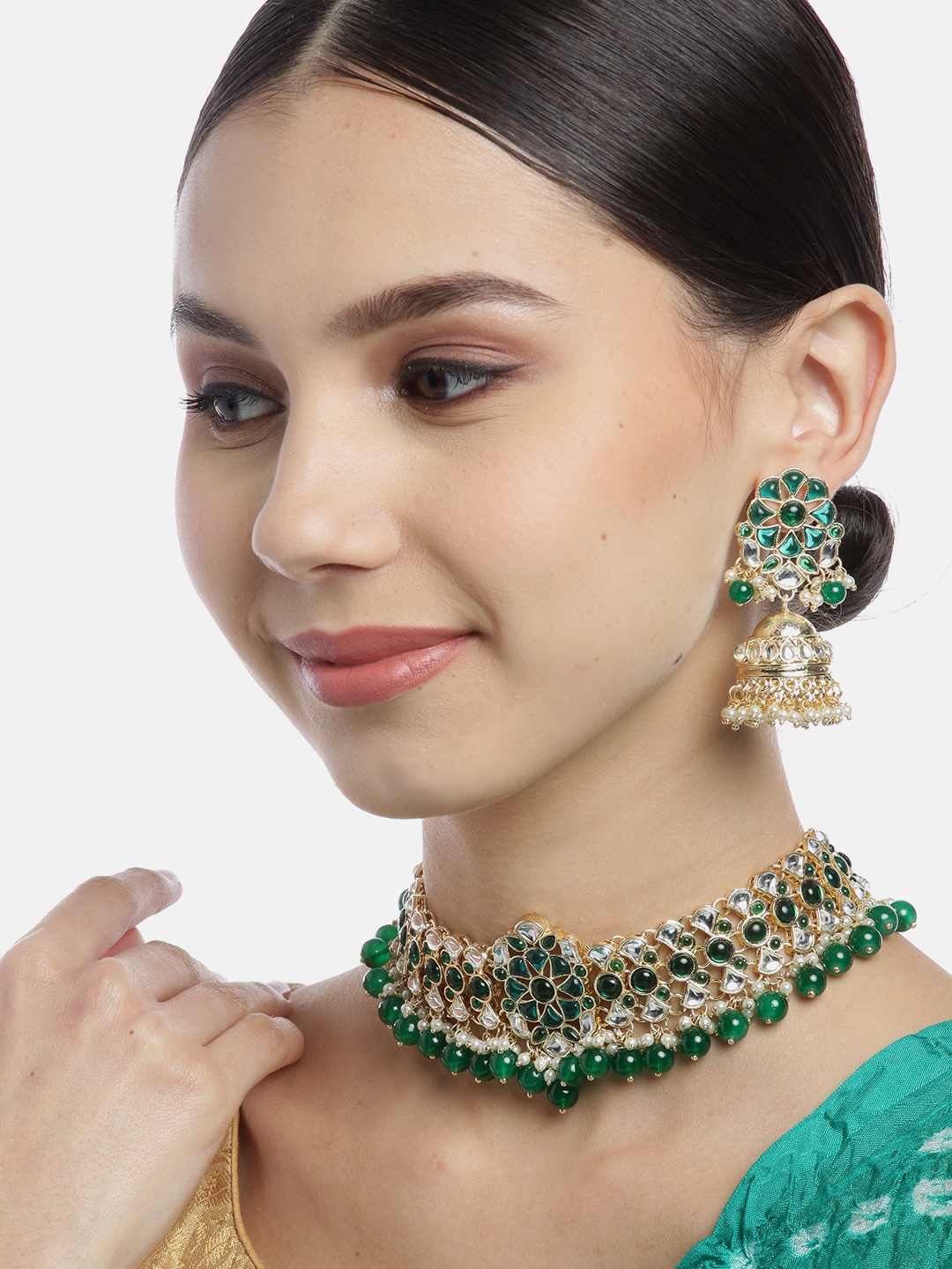 

Melani Borsa Green & Off-White Gold-Plated Kundan Studded & Beaded Jewellery Set