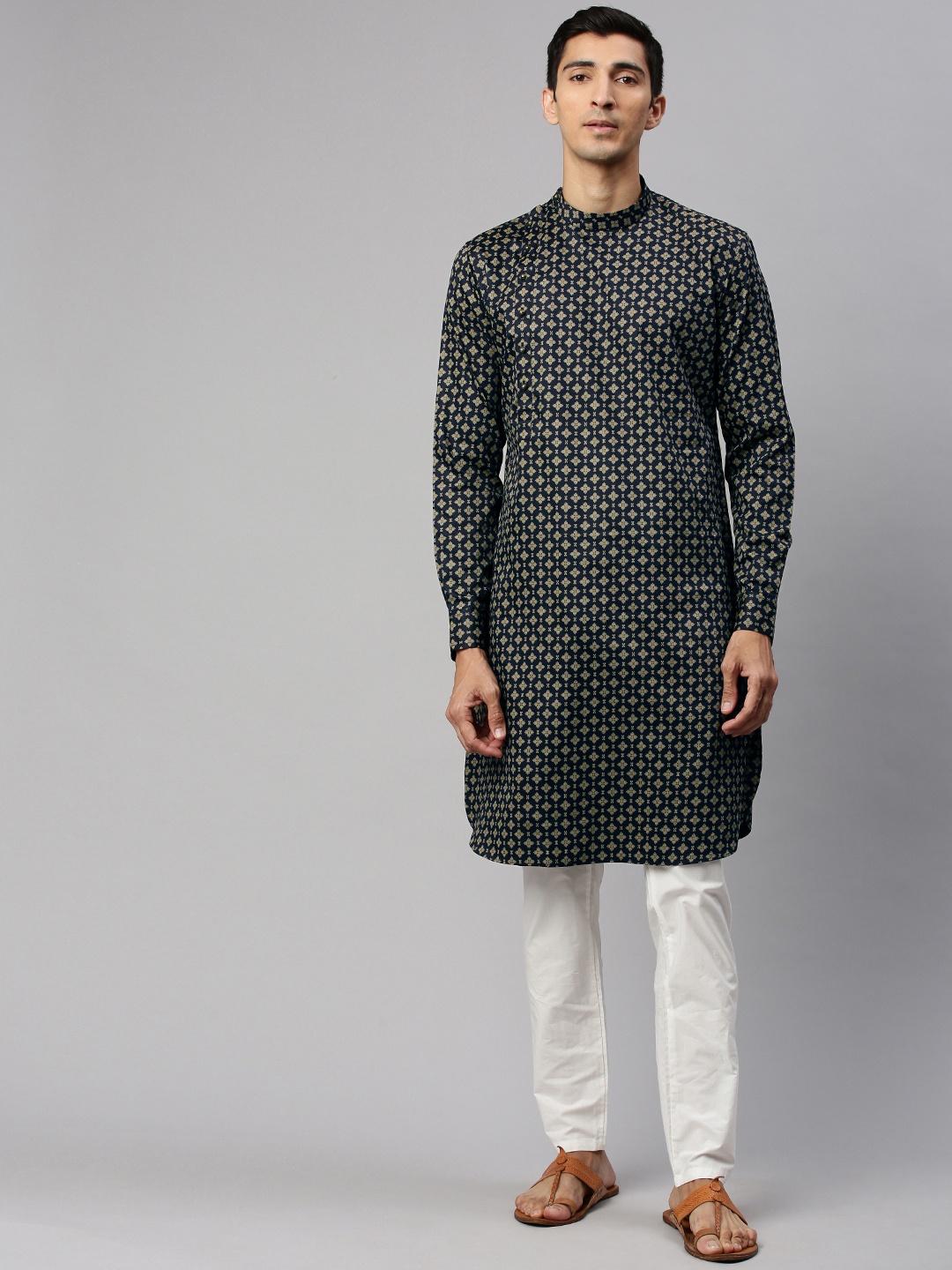 

Manyavar Men Navy Blue & Gold-Toned Printed Straight Kurta