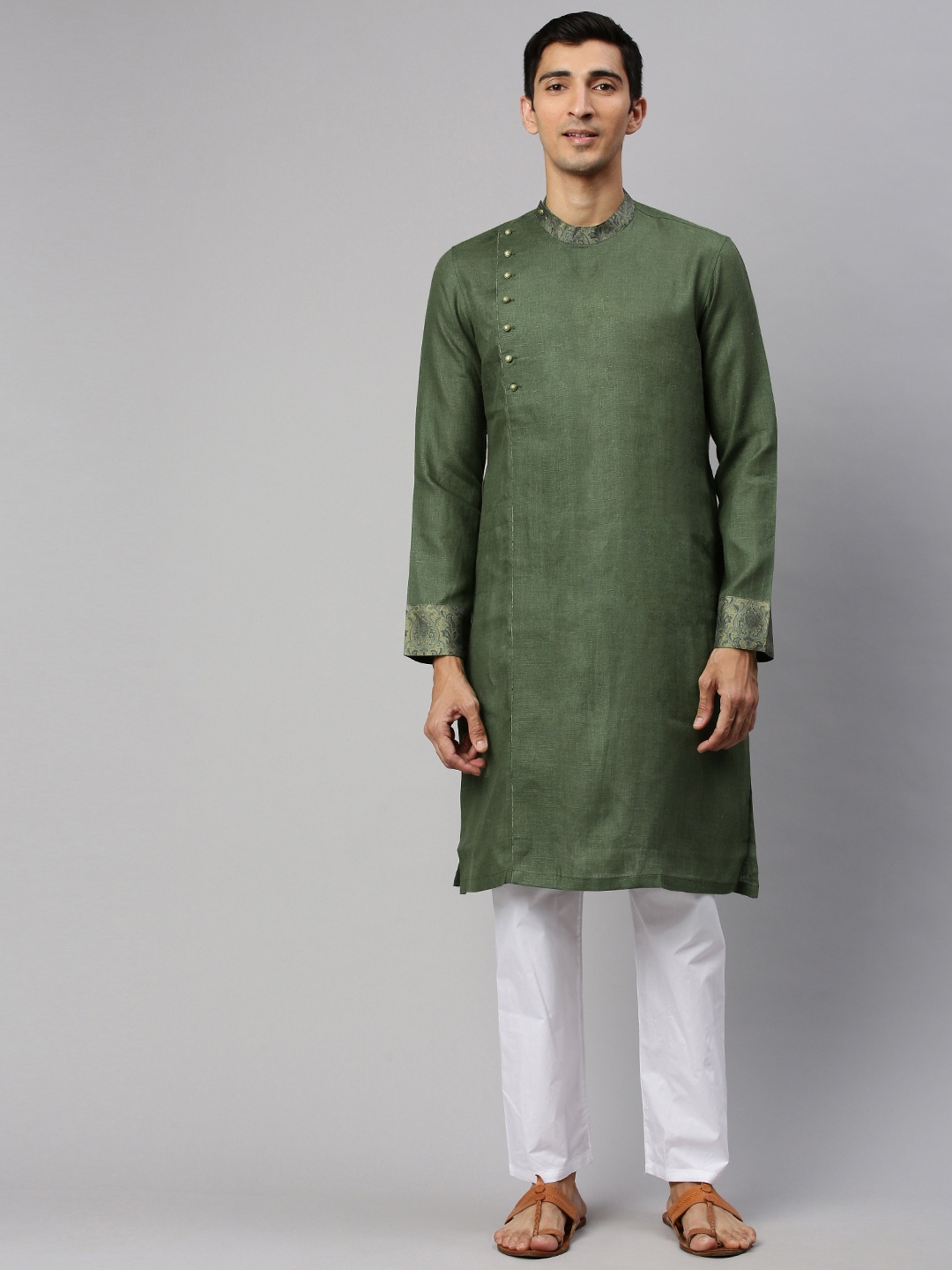 

Manyavar Men Olive Green Solid Straight Kurta