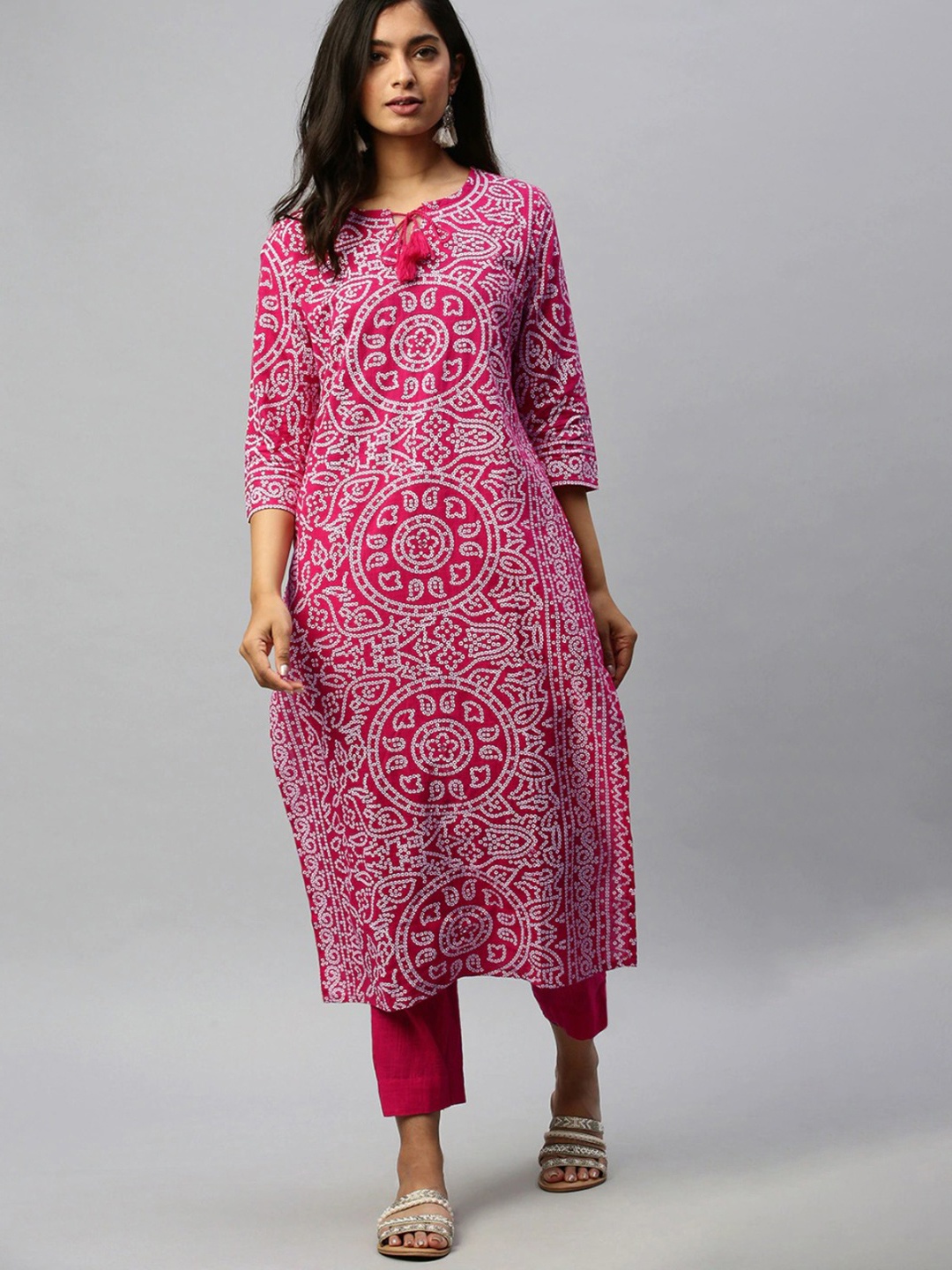 

Ishin Women Pink & White Printed Straight Kurta