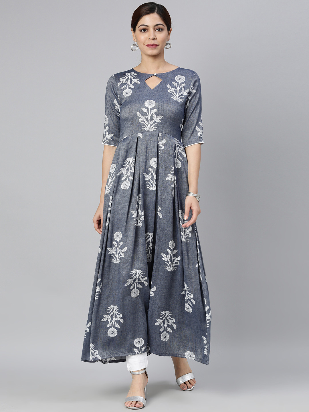 

AHIKA Women Grey & White Floral Printed Kurta