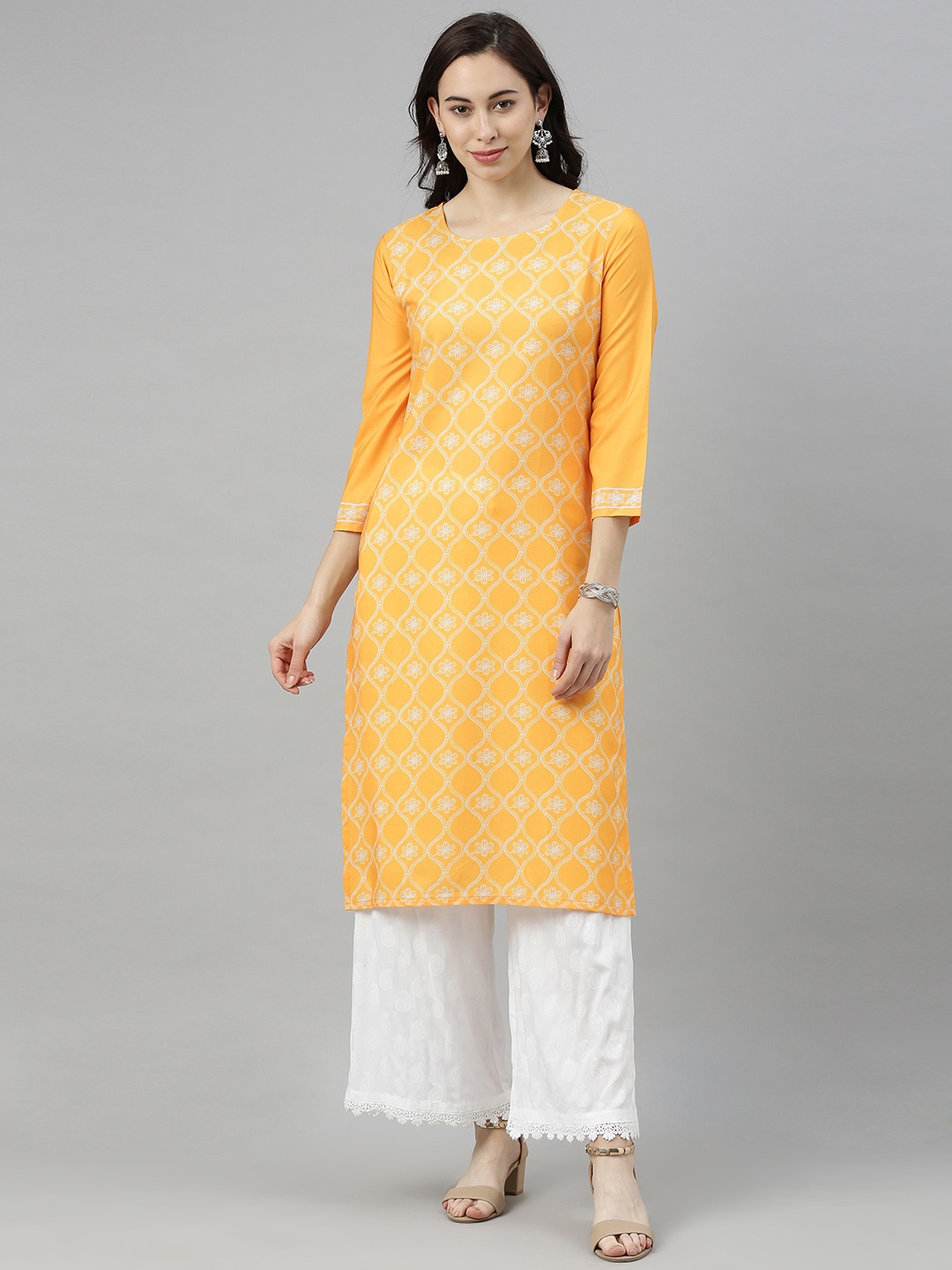 

AHIKA Women Yellow & White Floral Printed Kurta