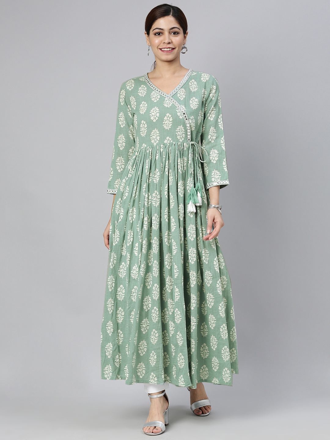 

AHIKA Women Green Floral Printed V-Neck Angarkha Kurta