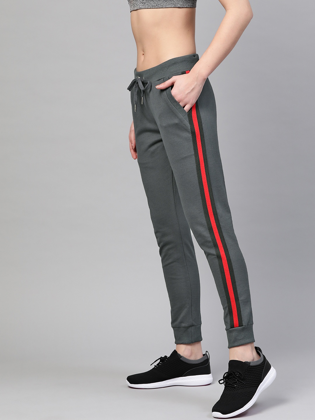 

M7 by Metronaut Women Charcoal Grey Solid Cropped Joggers