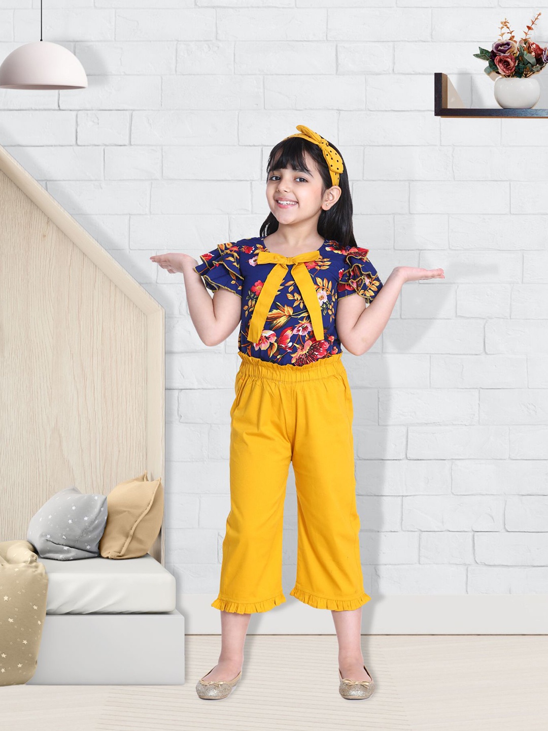 

Cutiekins Girls Navy Blue & Yellow Printed Top With Capris