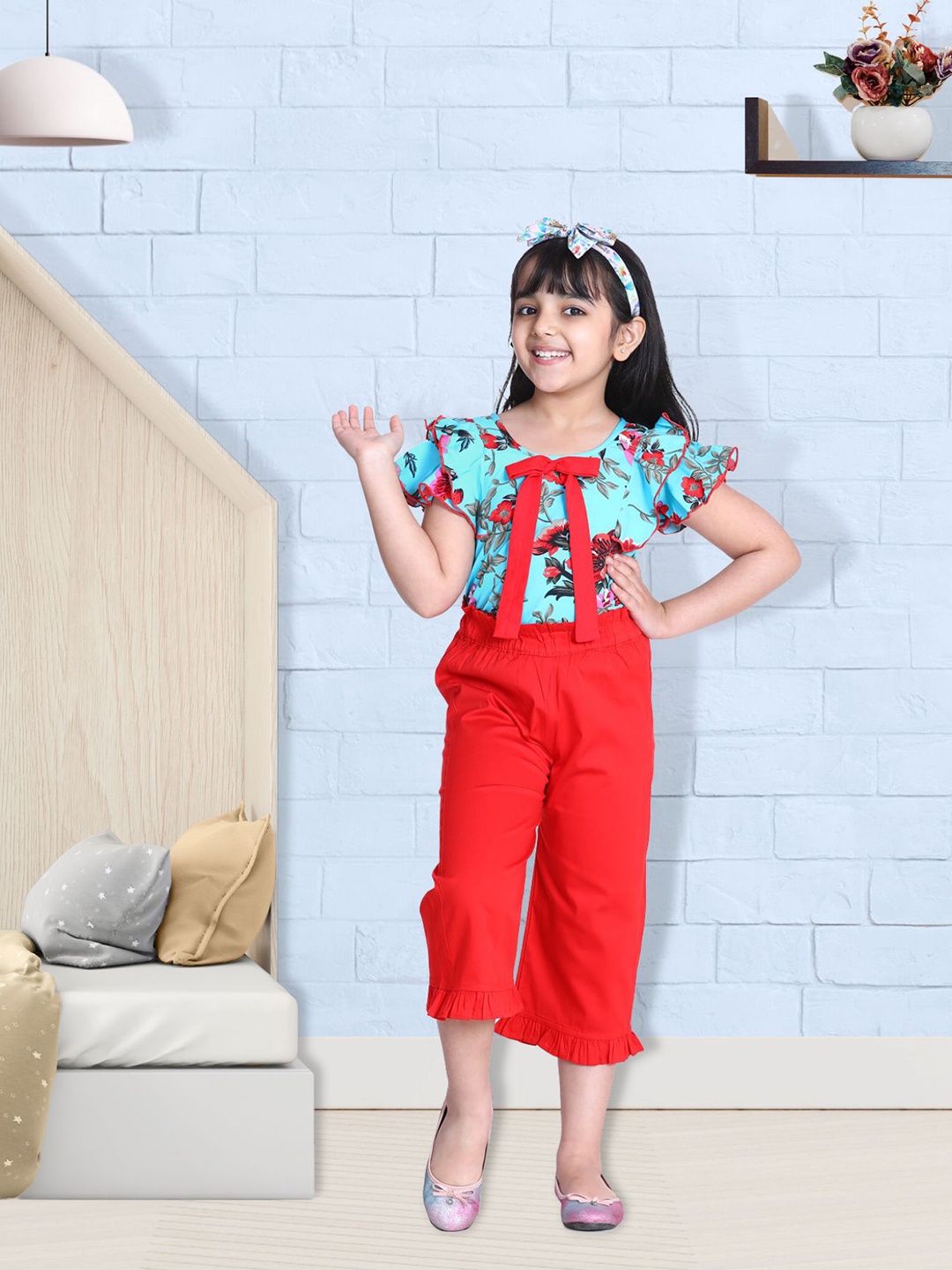 

Cutiekins Girls Blue & Red Floral Printed Top with Capris