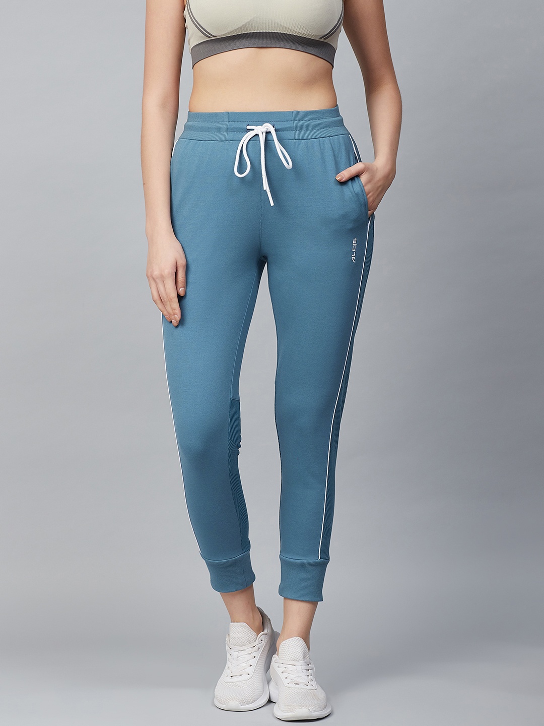 

Alcis Women Blue Slim Fit Solid Cropped Joggers