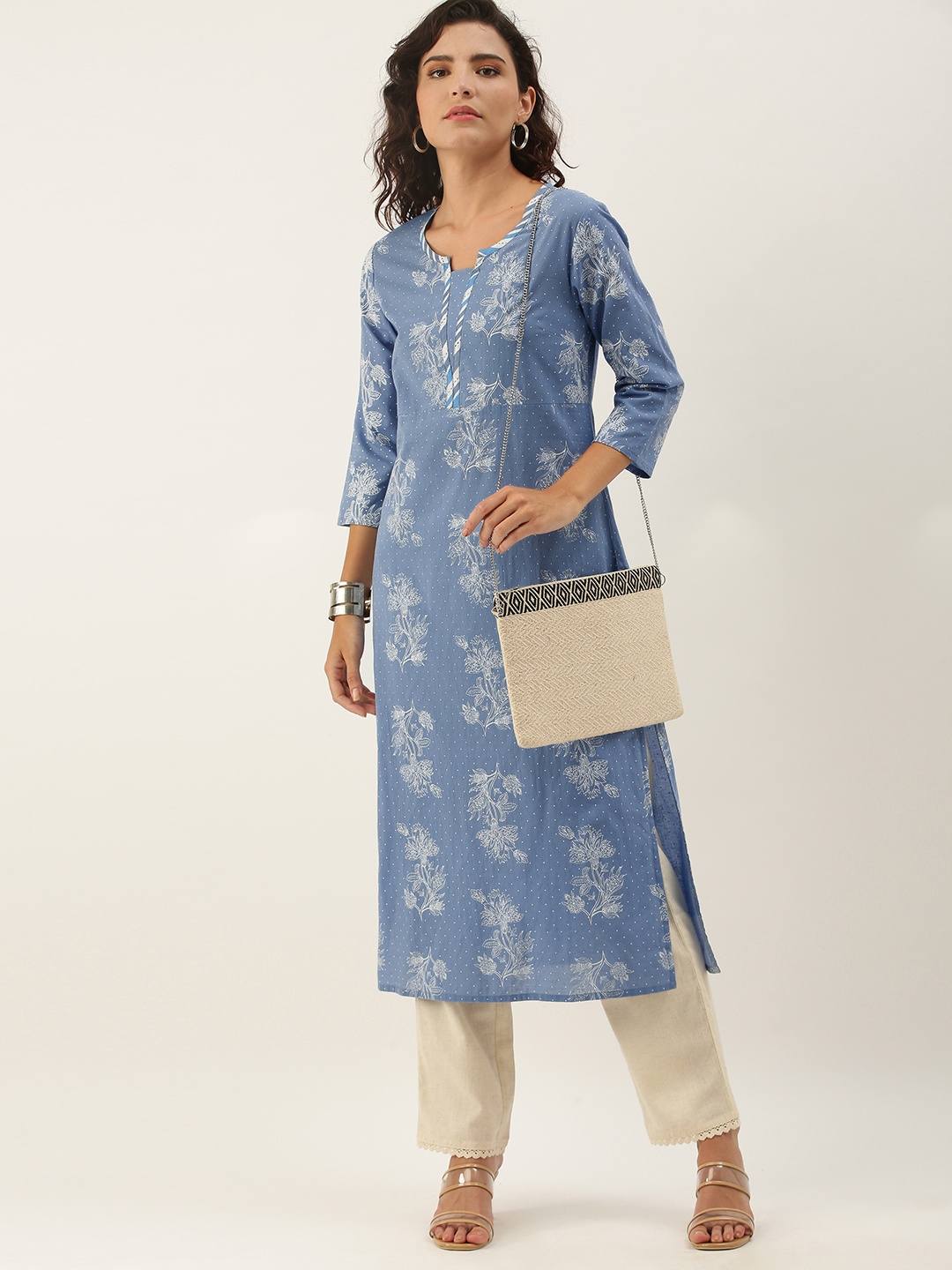 

Anouk Women Blue & White Floral Printed Floral Kurta