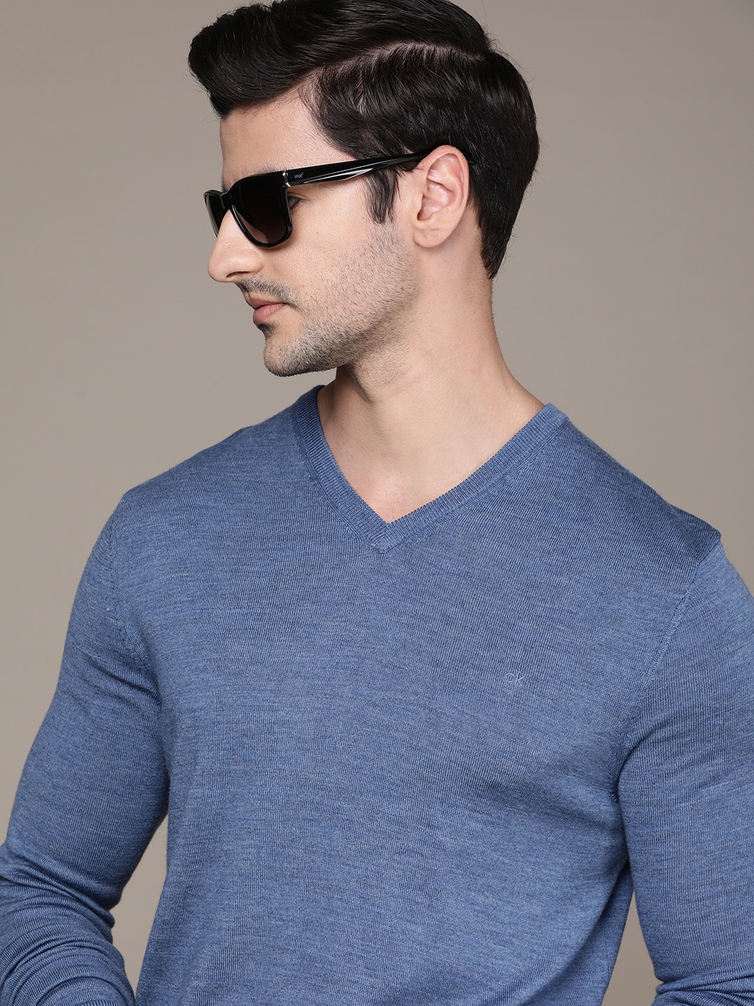 

Calvin Klein Jeans Men Blue V-Neck Pullover Sweater