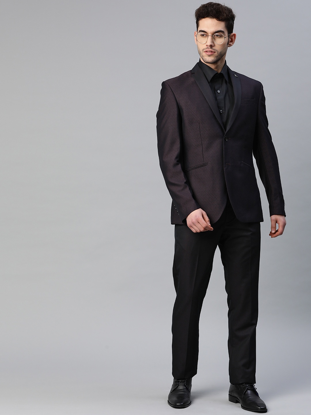 

Blackberrys Men Burgundy Slim Fit Solid Single-Breasted Partywear Suit