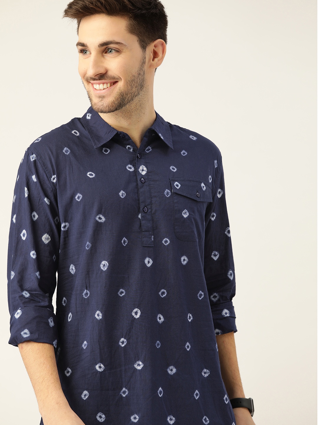 

Taavi Men Navy Blue & White Geometric Printed Indigo Pure Cotton Kurta