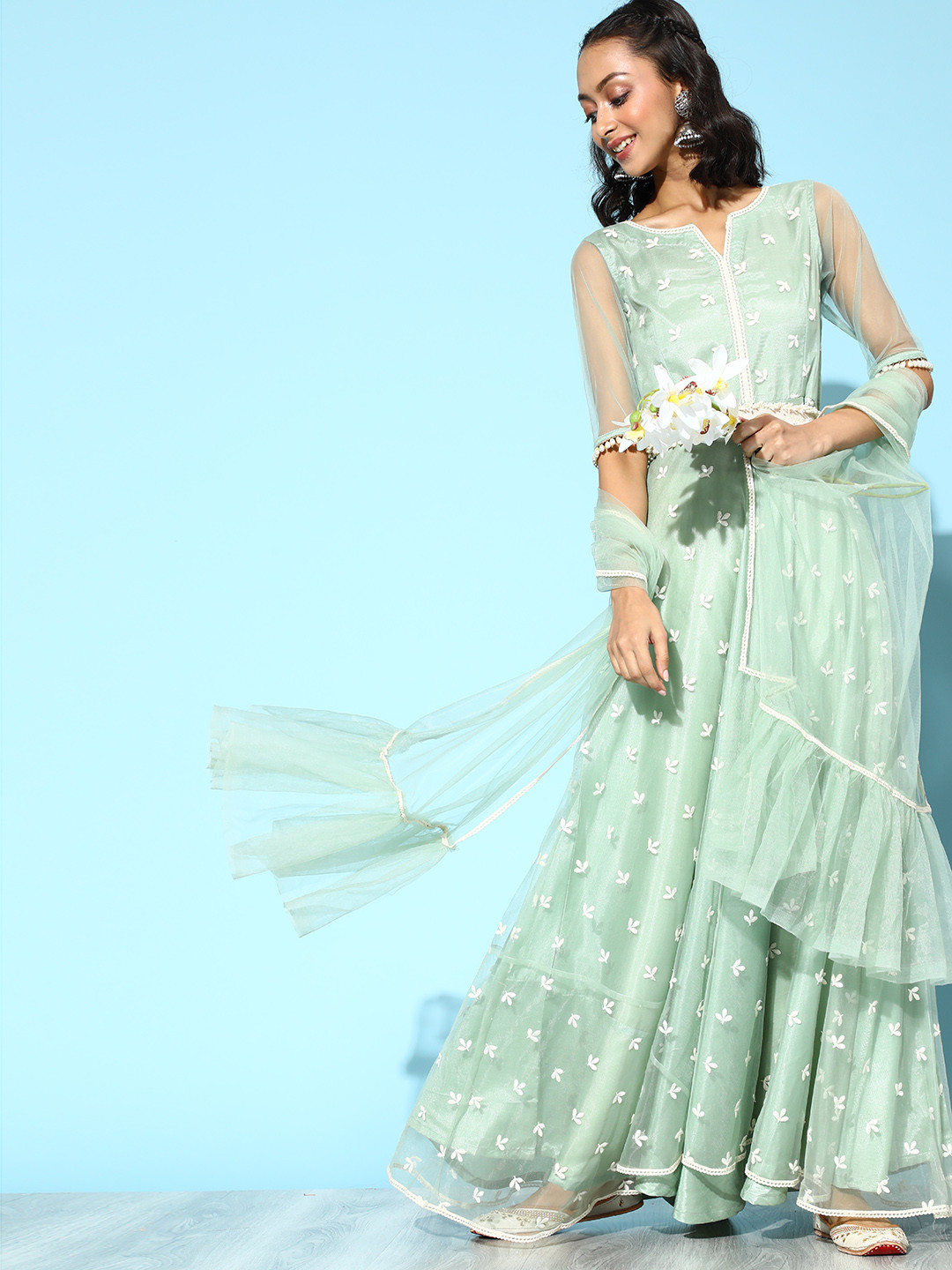 

Inddus Women Gorgeous Green Ethnic Motifs Belted Detail Kurta with Ruffle Dupatta