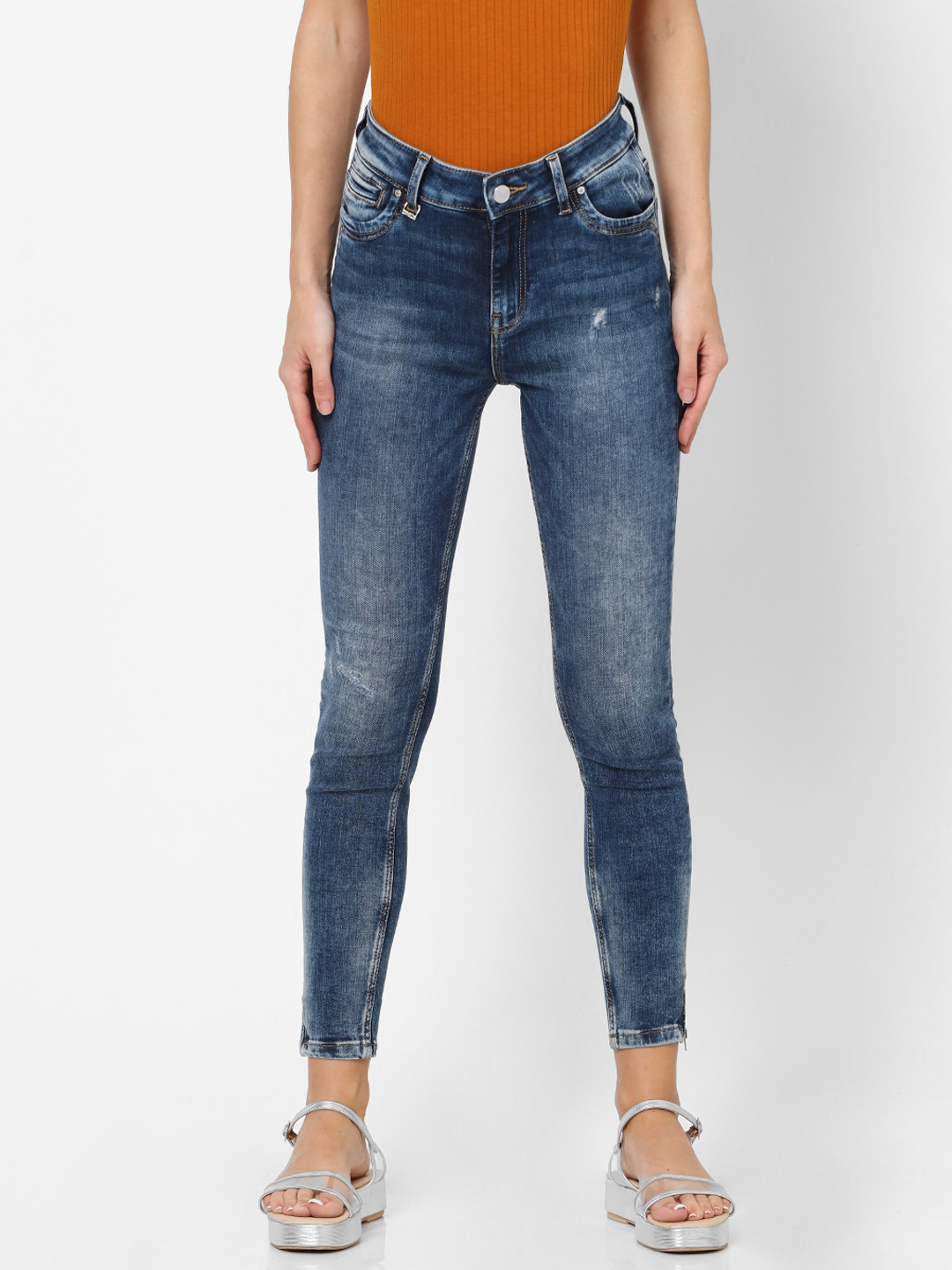 

ONLY Women Blue Carmen Skinny Fit Mid-Rise Low Distress Stretchable Cropped Jeans