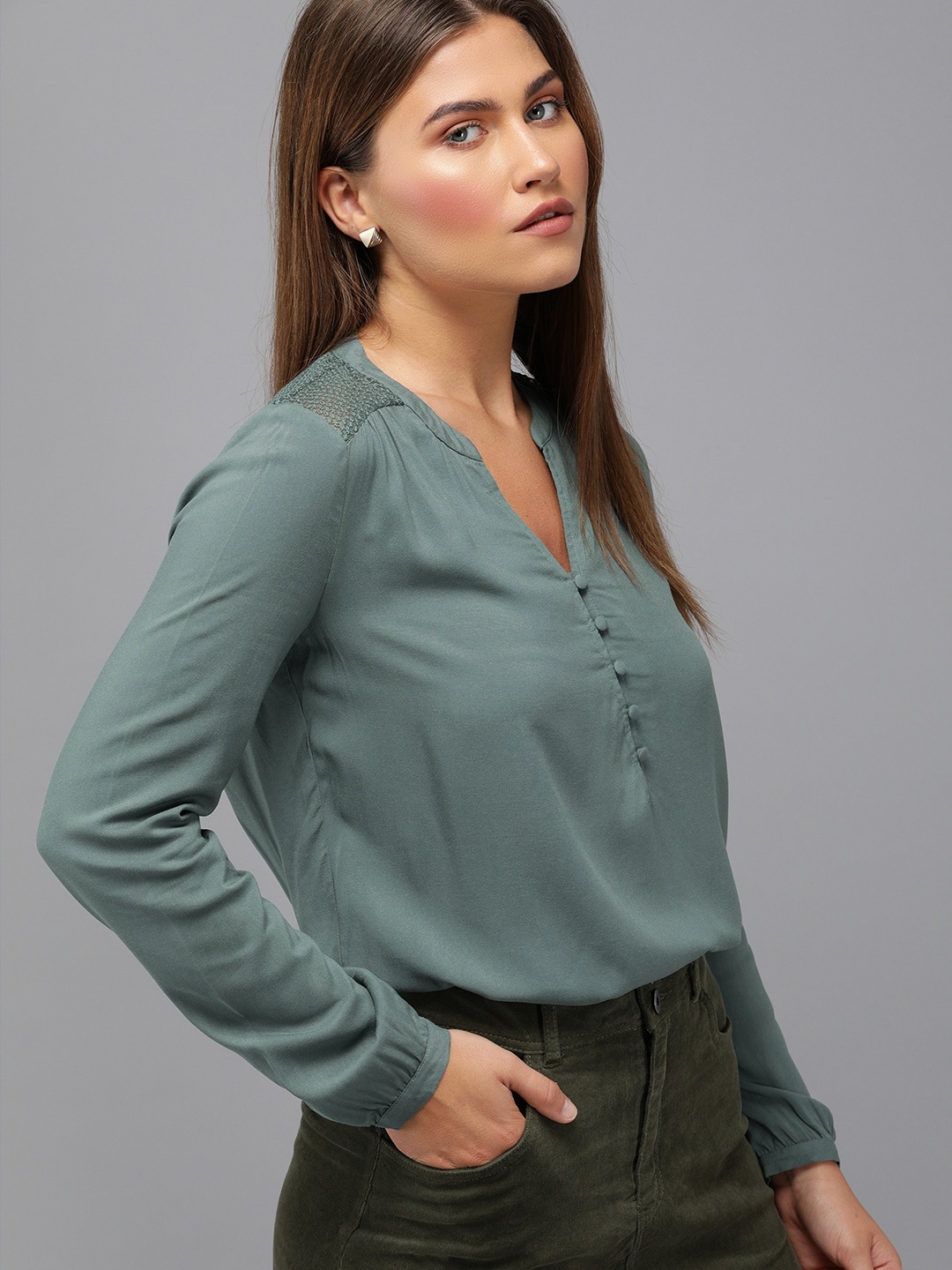 

Only Green Solid Mandarin Collar Lace Inserted Regular Top