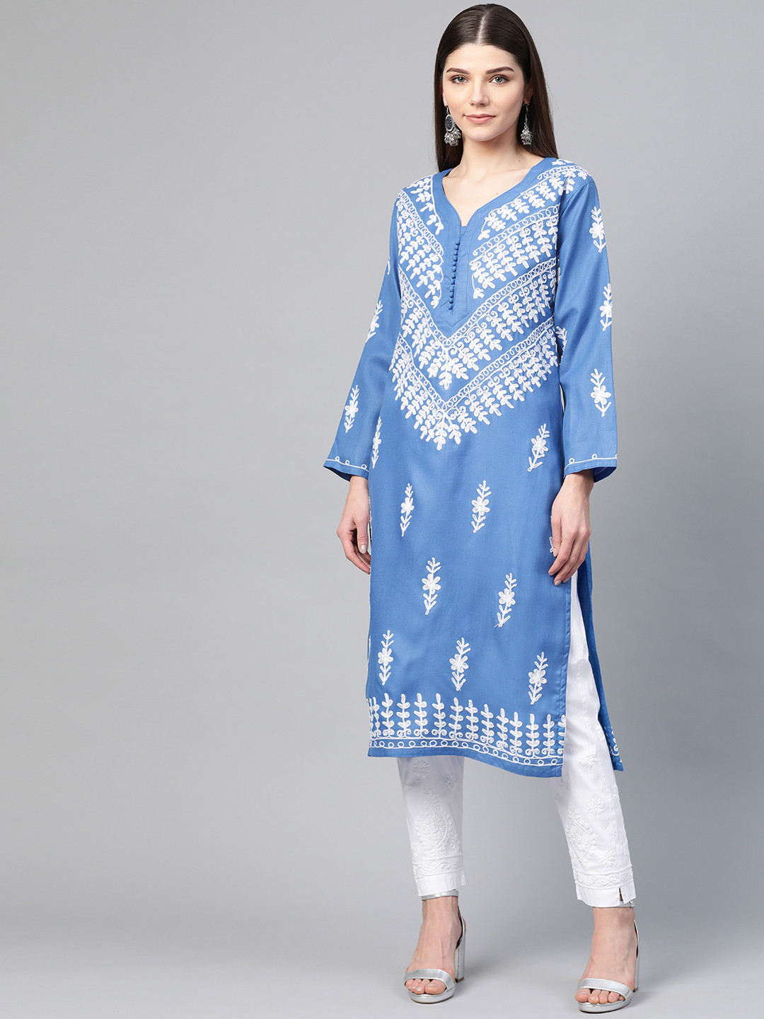 

Saadgi Women Blue & White Chikankari Embroidered Straight Kurta
