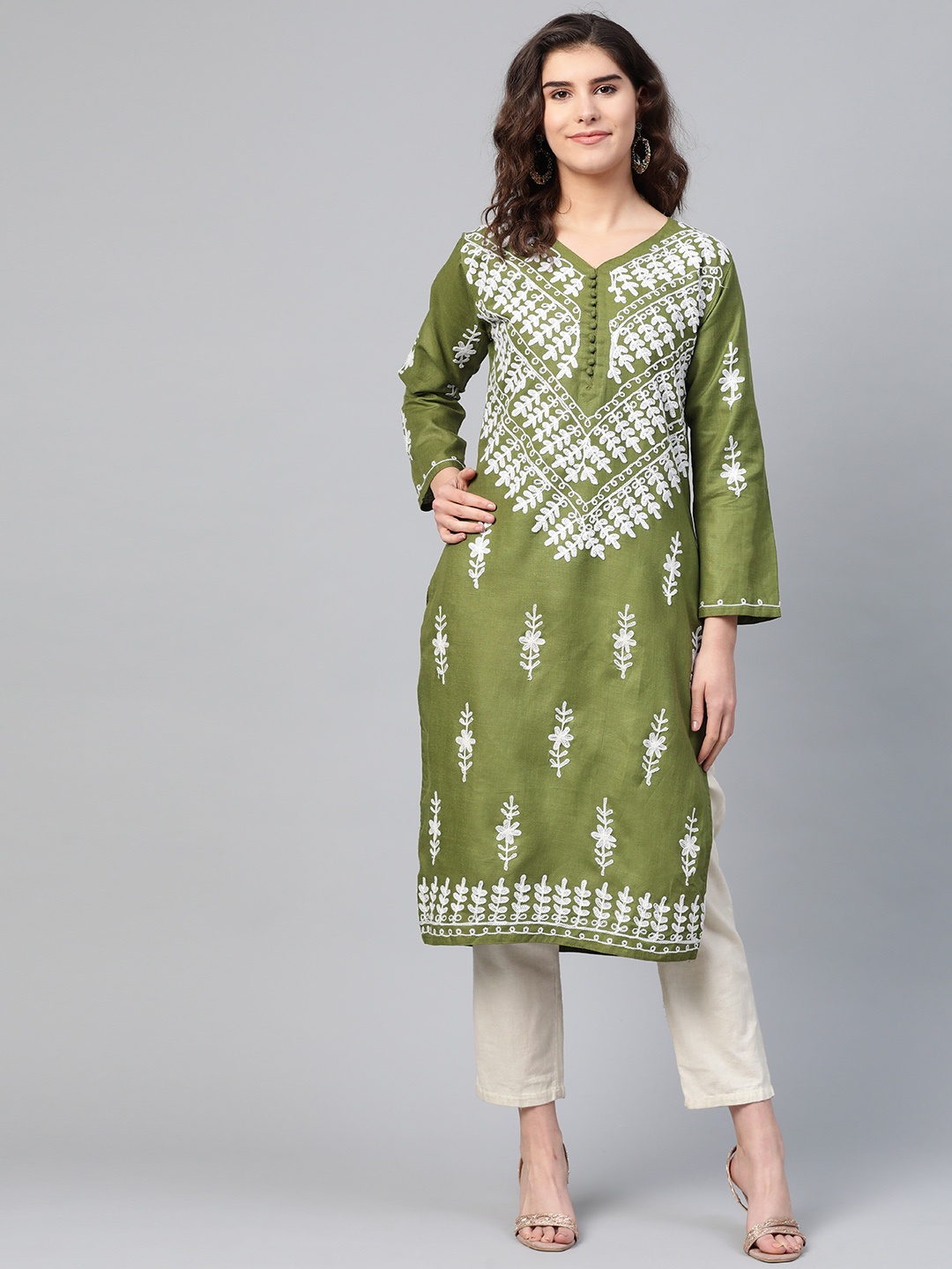 

Saadgi Women Green & White Chikankari Embroidered Straight Kurta