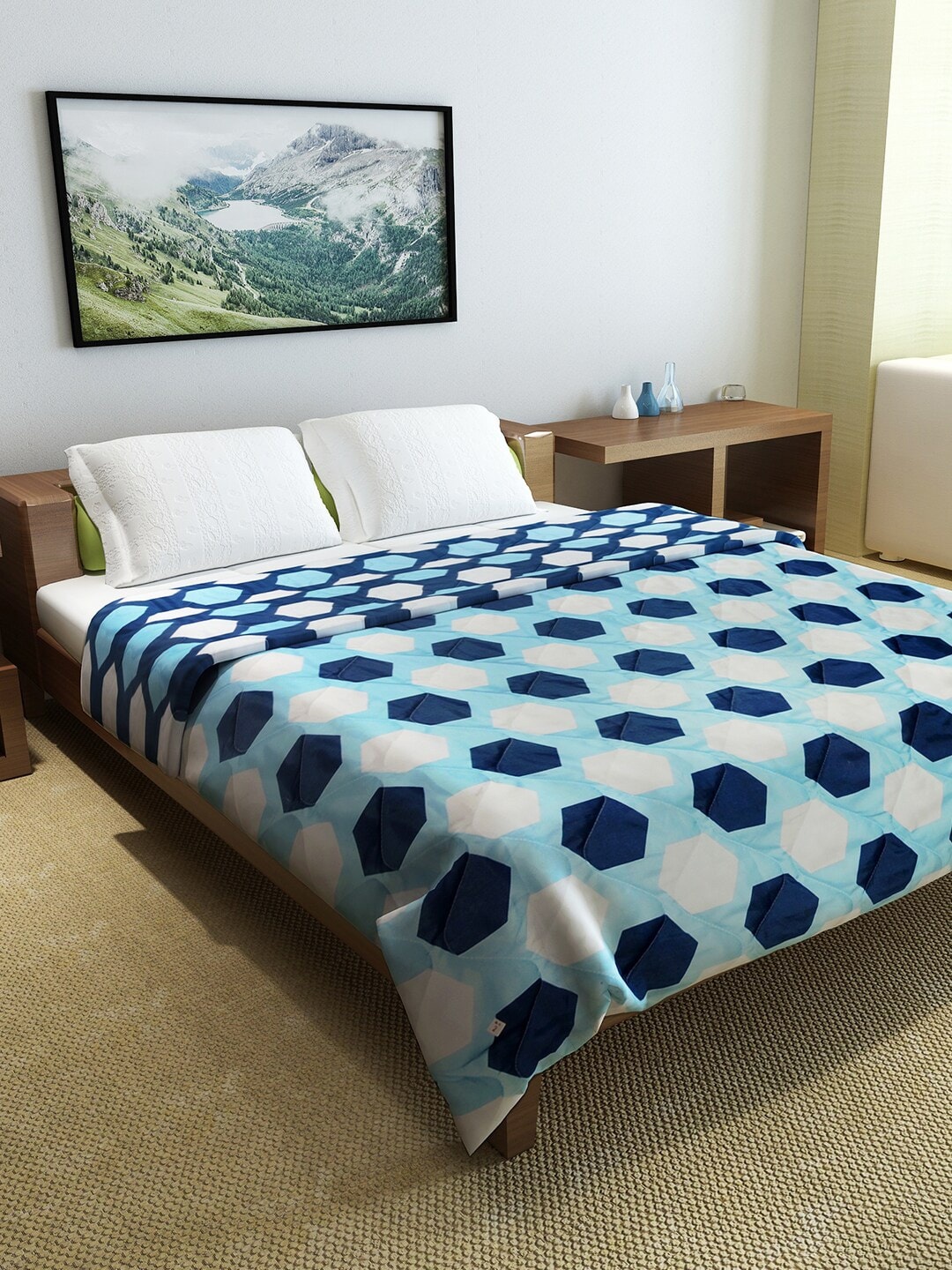 

Divine Casa Blue & White Geometric Print Ultra Lux 150 GSM Mild Winter Double Bed Comforter