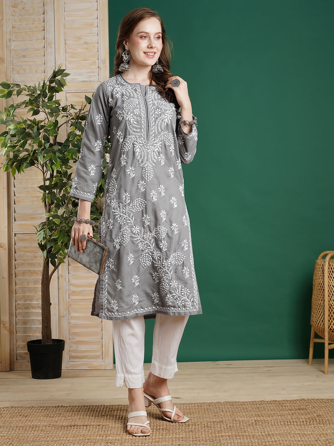 

ADA Women Grey & White Chikankari Embroidered Straight Kurta