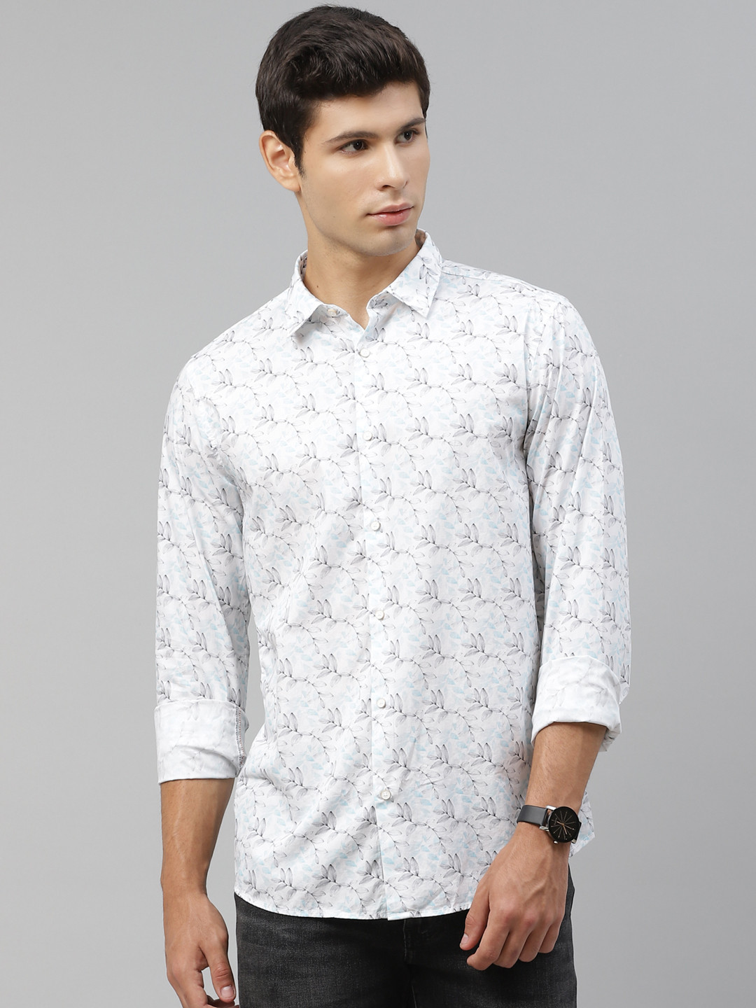 

Blackberrys Men White & Blue Slim Fit Printed Pure Cotton Casual Shirt