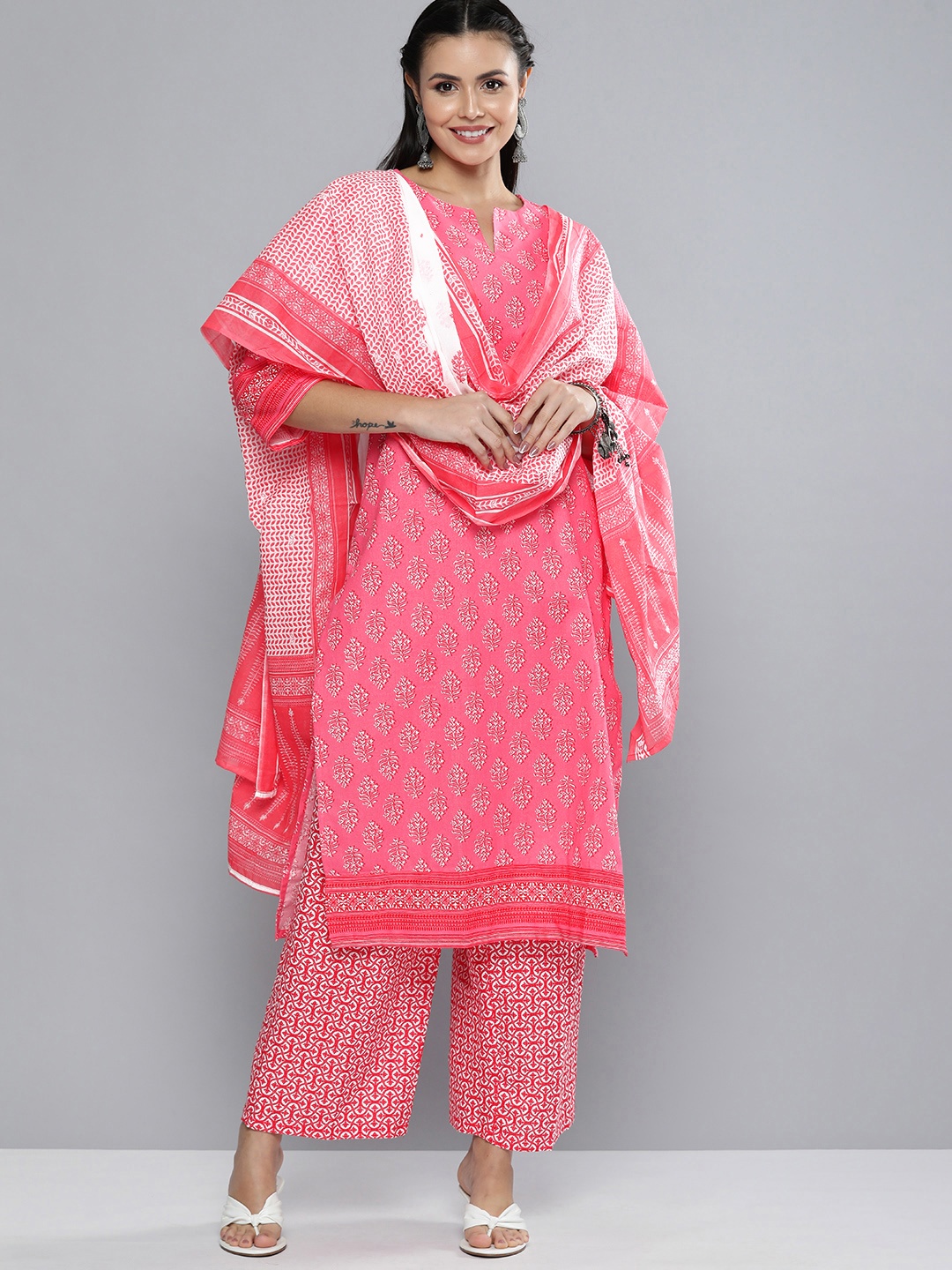 

Vishudh Women Pink & Off-White Printed Kurta with Palazzos & Dupatta