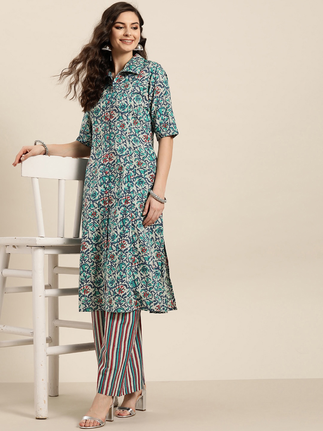 

Sangria Women Off-White & Navy Blue Pure Cotton Floral Printed Kurta with Palazzos