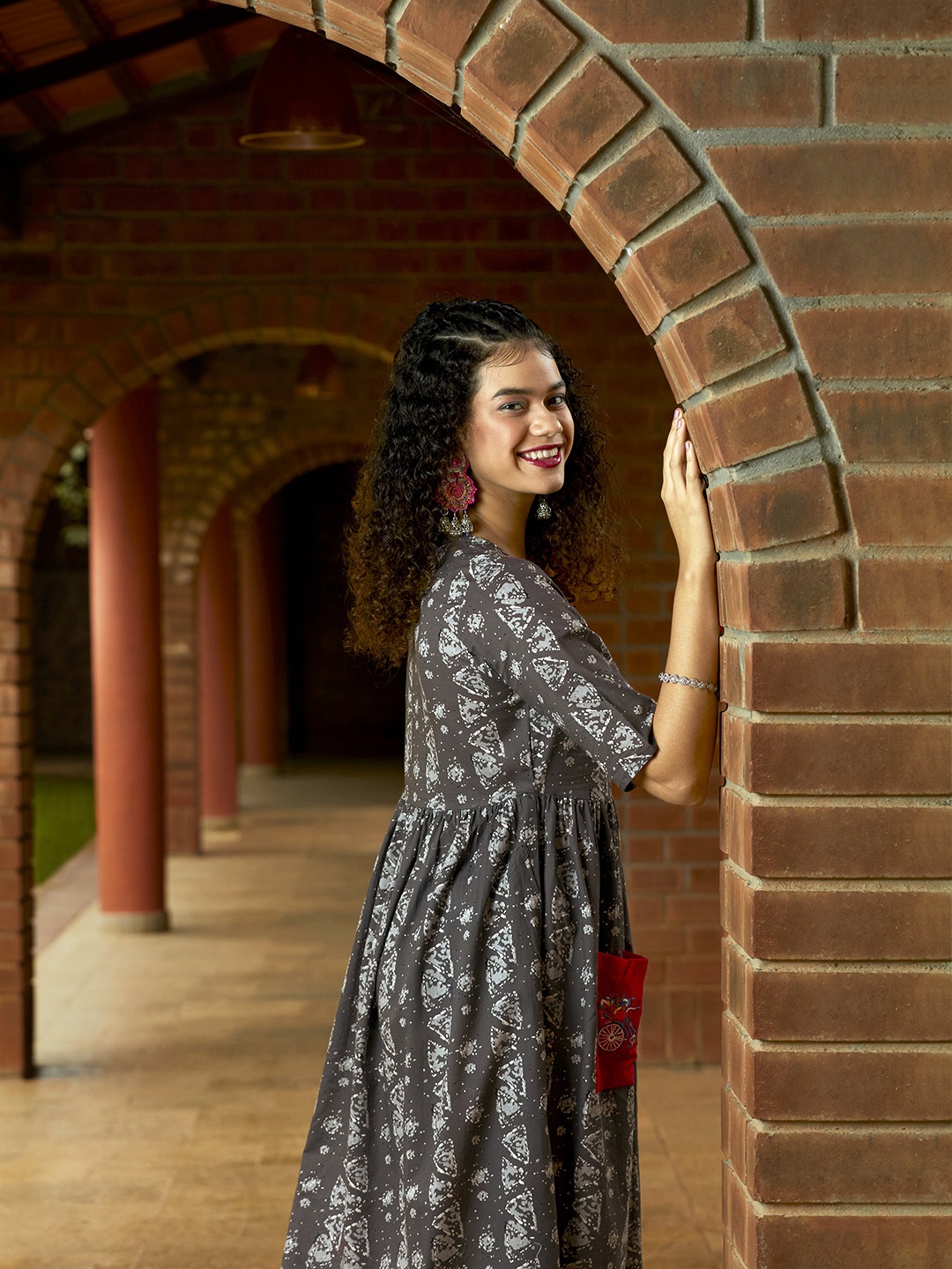 

Sangria Grey & White Geometric Printed Cotton Fit and Flare Dress