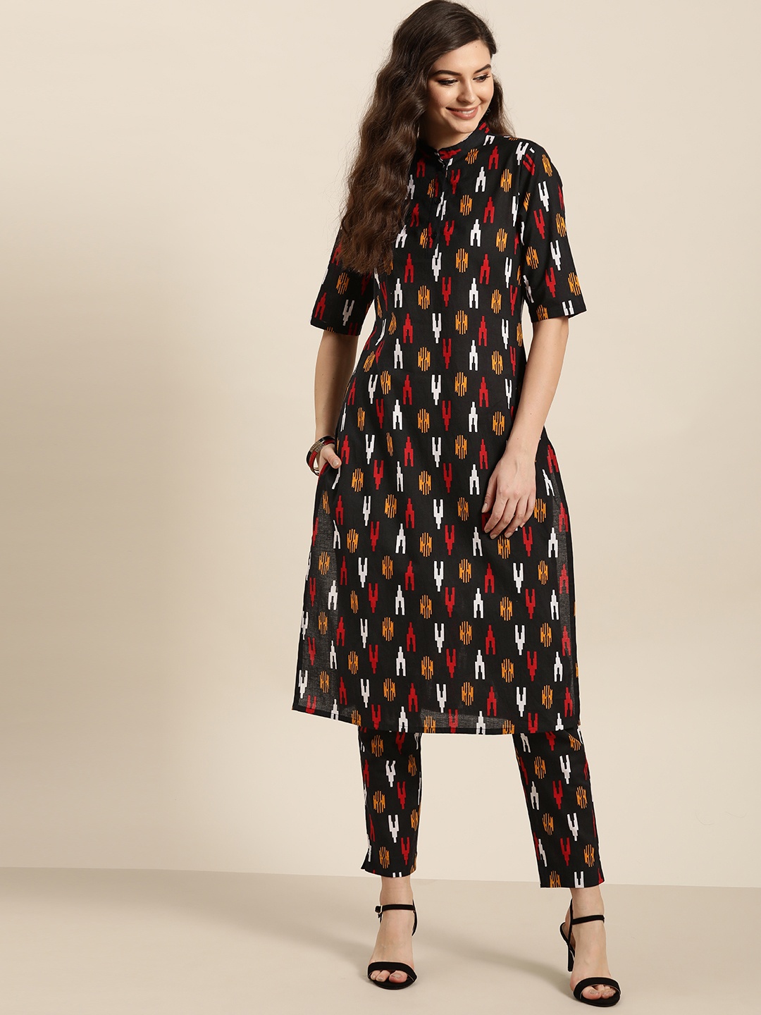 

Sangria Women Black & Red Pure Cotton Geometric Printed Kurta with Trousers