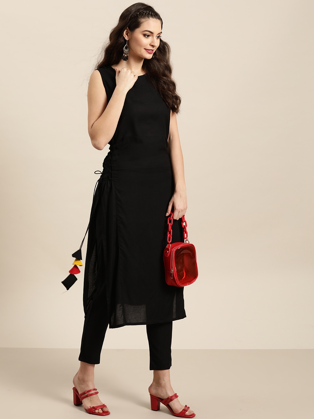 

Sangria Women Black Solid Straight Kurta
