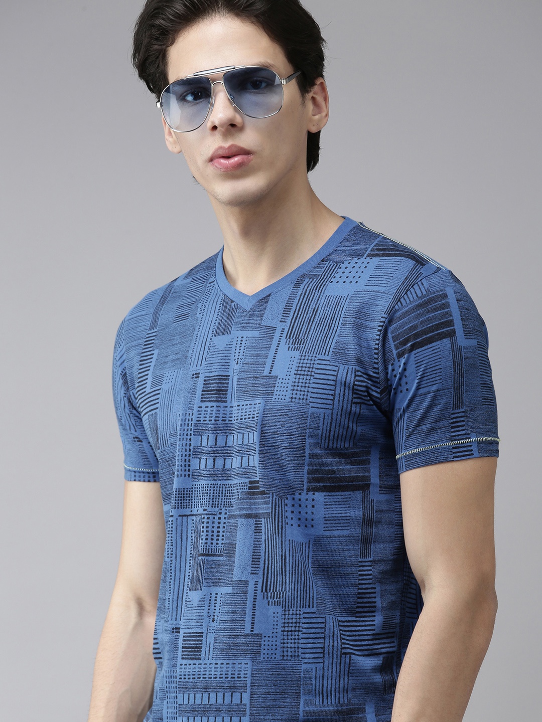 

BEAT LONDON by PEPE JEANS Men Blue Black Abstract Print Pure Cotton Slim Fit Pure Cotton T-shirt