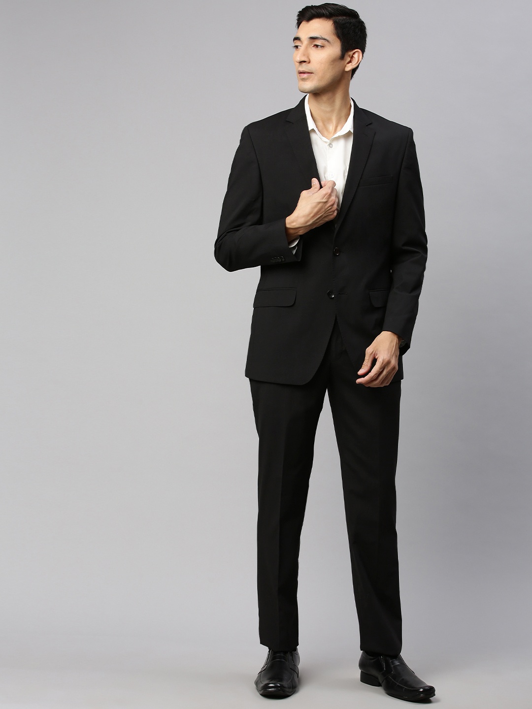 

Park Avenue Men Black Solid Regular Fit Single-Breasted Formal Suit