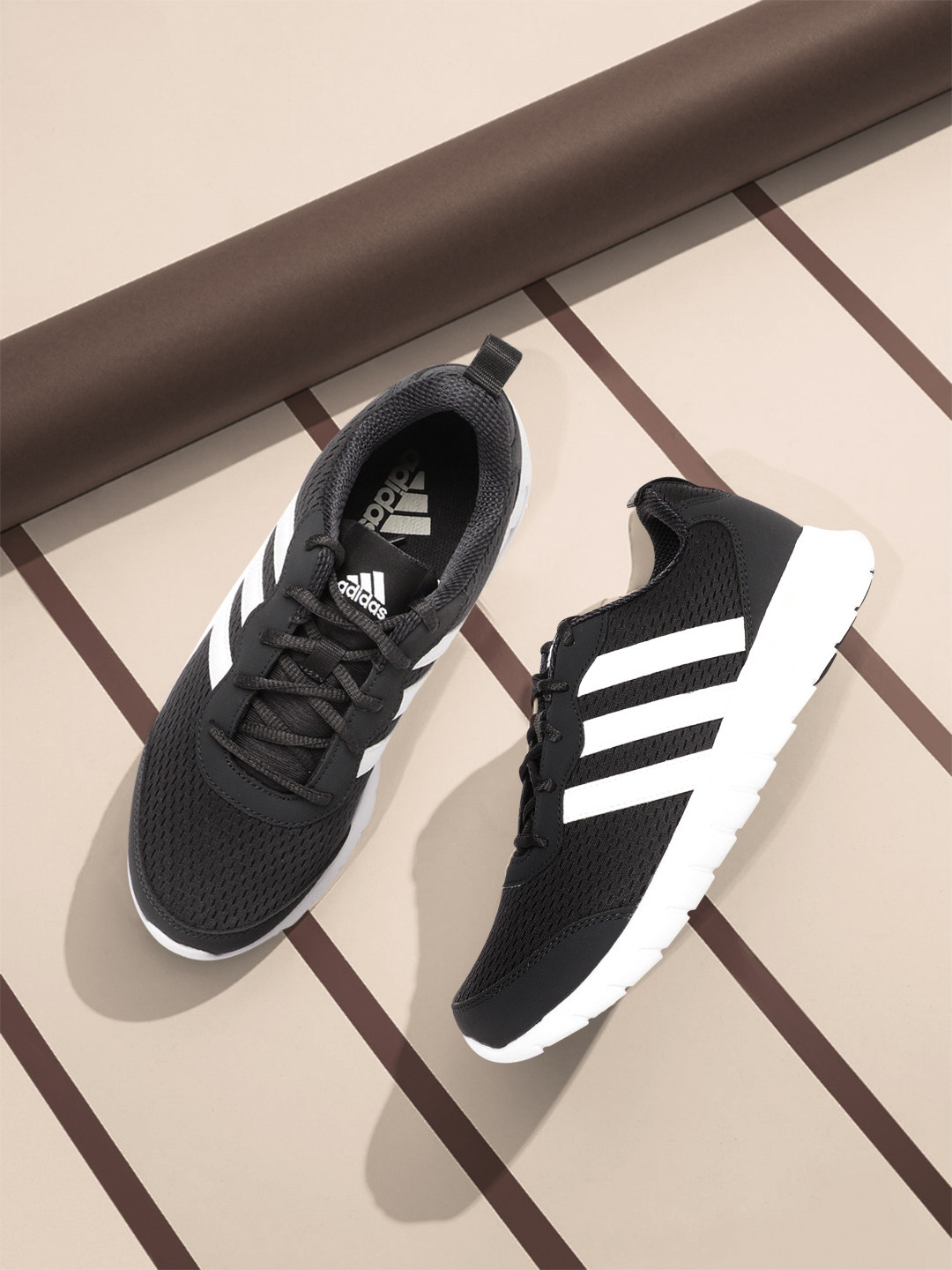 

ADIDAS Men Charcoal Grey & White Woven Design Uiflow Running Shoes