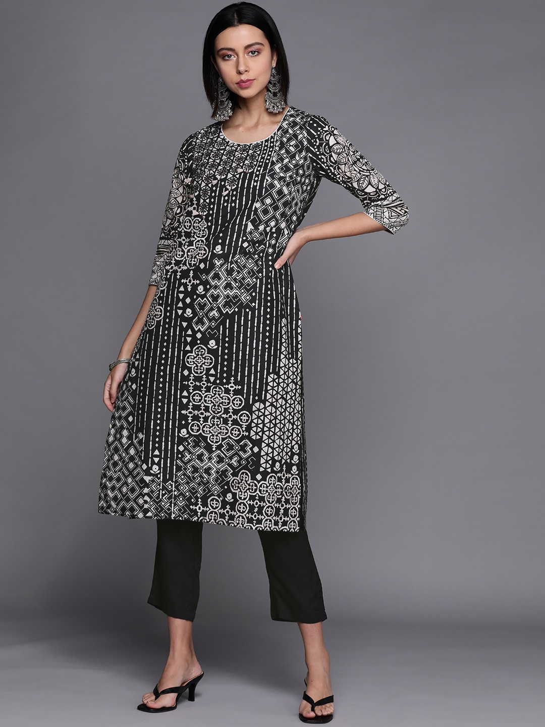 

Biba Women Black & White Geometric Printed Cotton Kurta