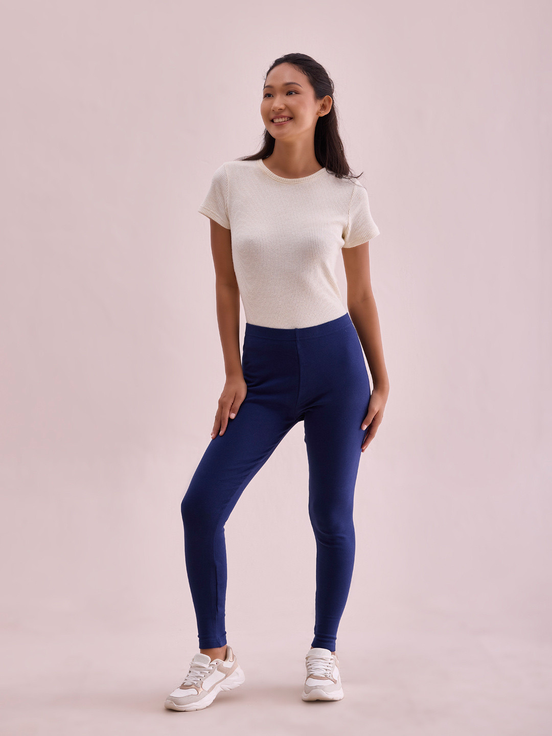

Go Colors Women Navy Blue Solid Slim-Fit Ankle-Length Leggings