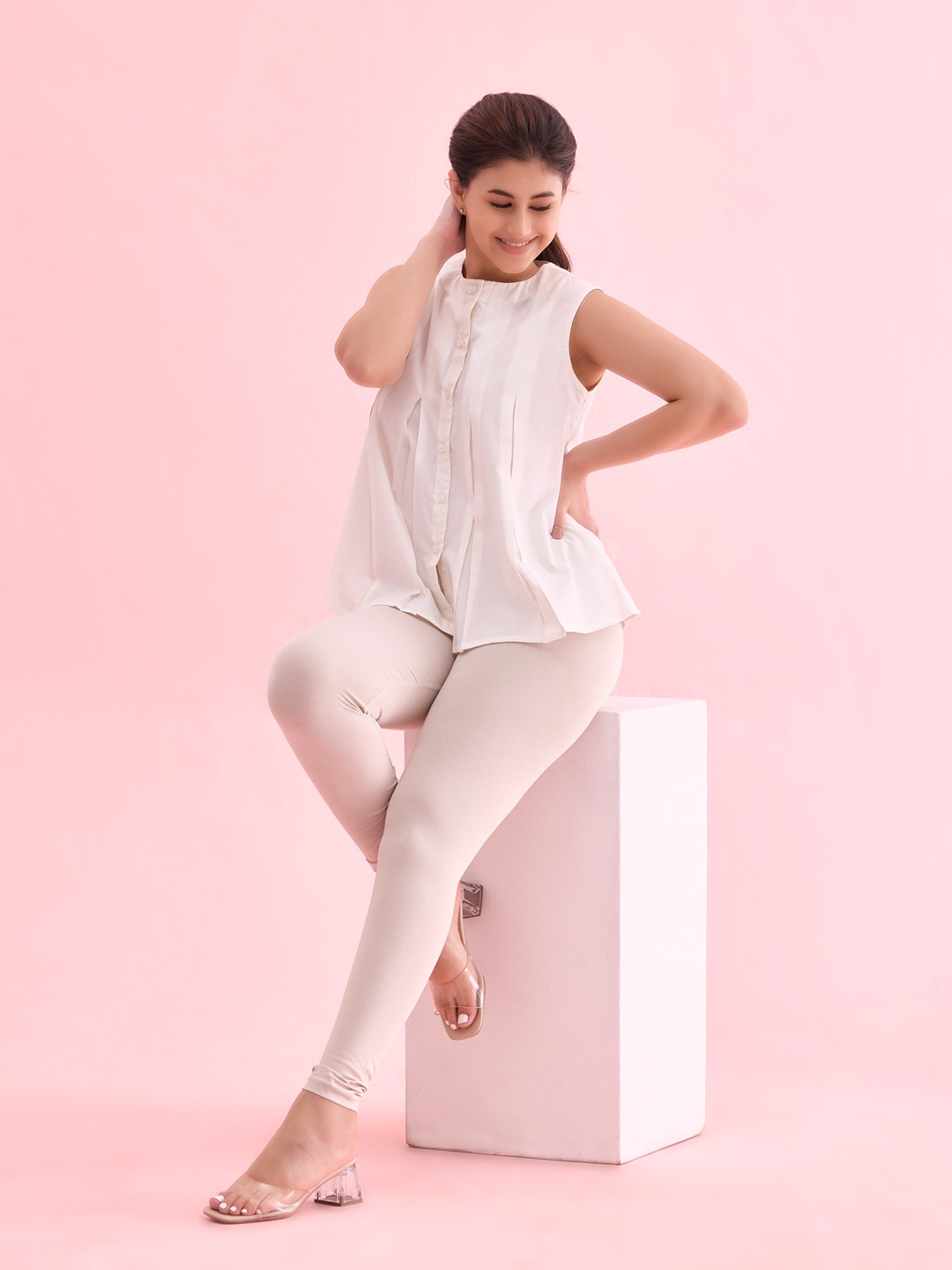 

Go Colors Women White Solid Ankle-Length Leggings
