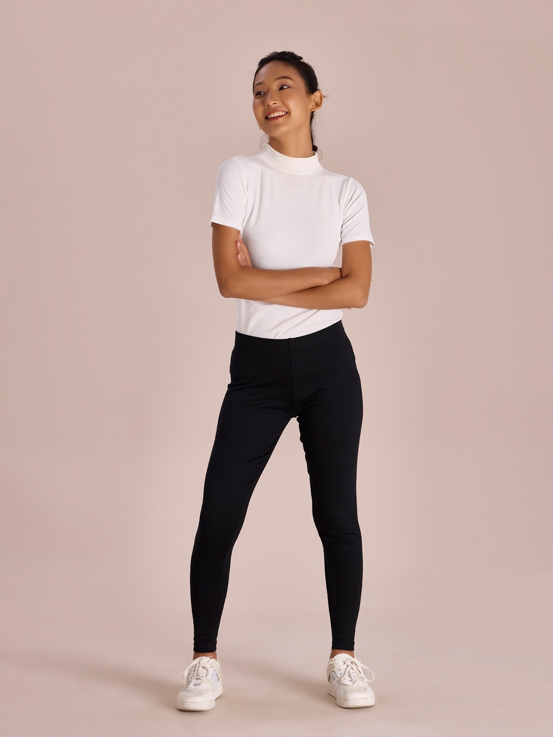 

Go Colors Women Black Solid Ankle Length Slim Fit Leggings