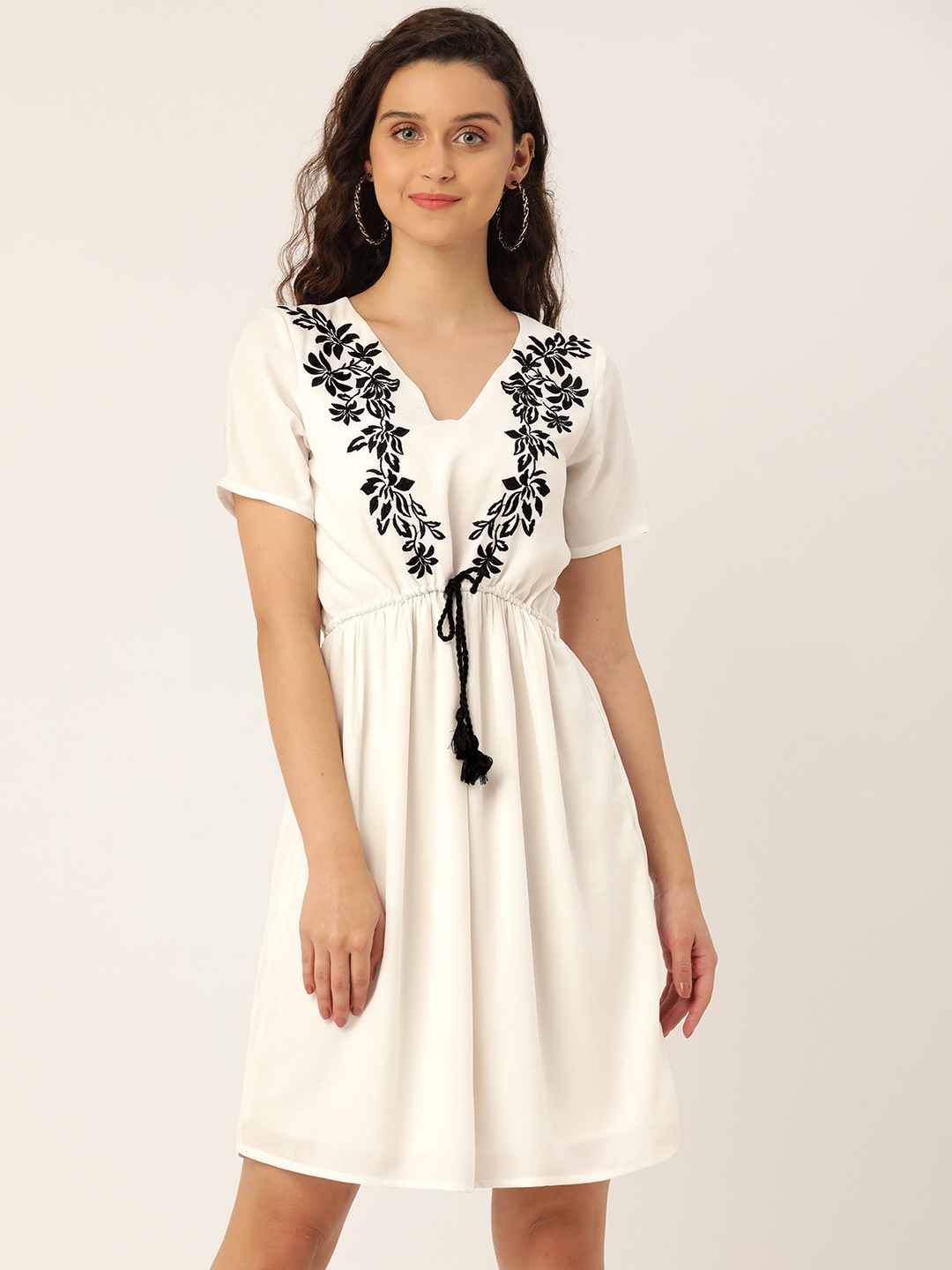 

DODO & MOA Women White & Black Solid Fit and Flare Dress