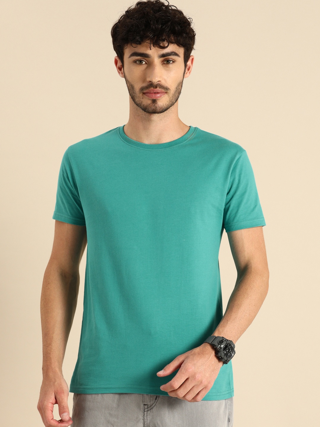 

Bewakoof Men Teal Green Solid Round Neck Pure Cotton T-shirt
