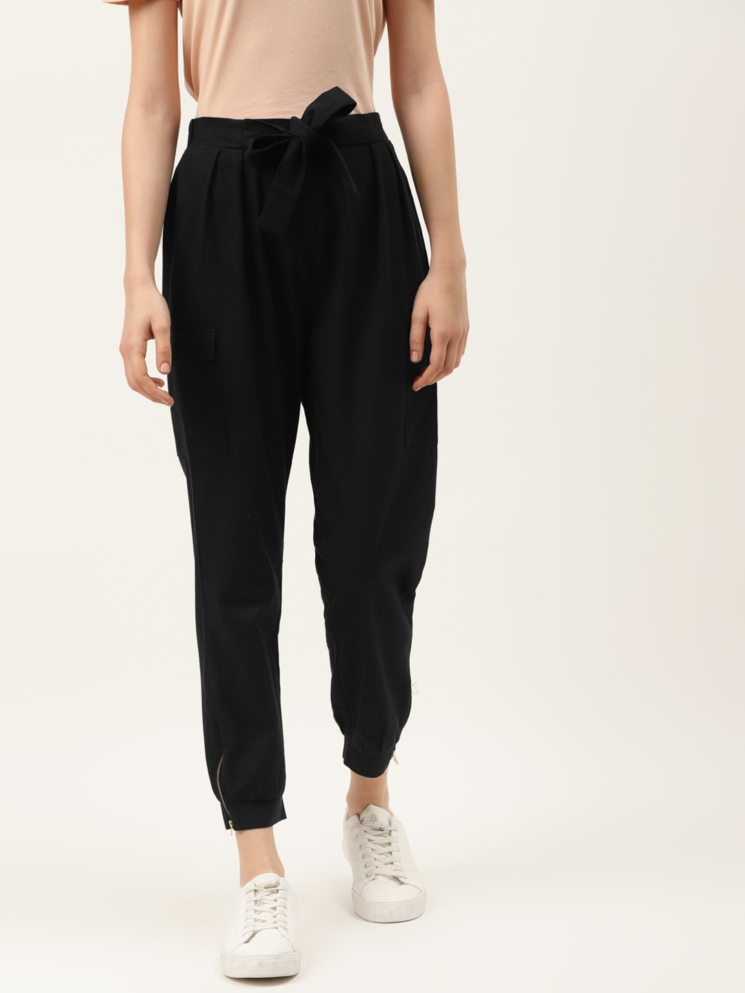 

Off Label Women Black Regular Fit Solid Cropped Cargo Joggers