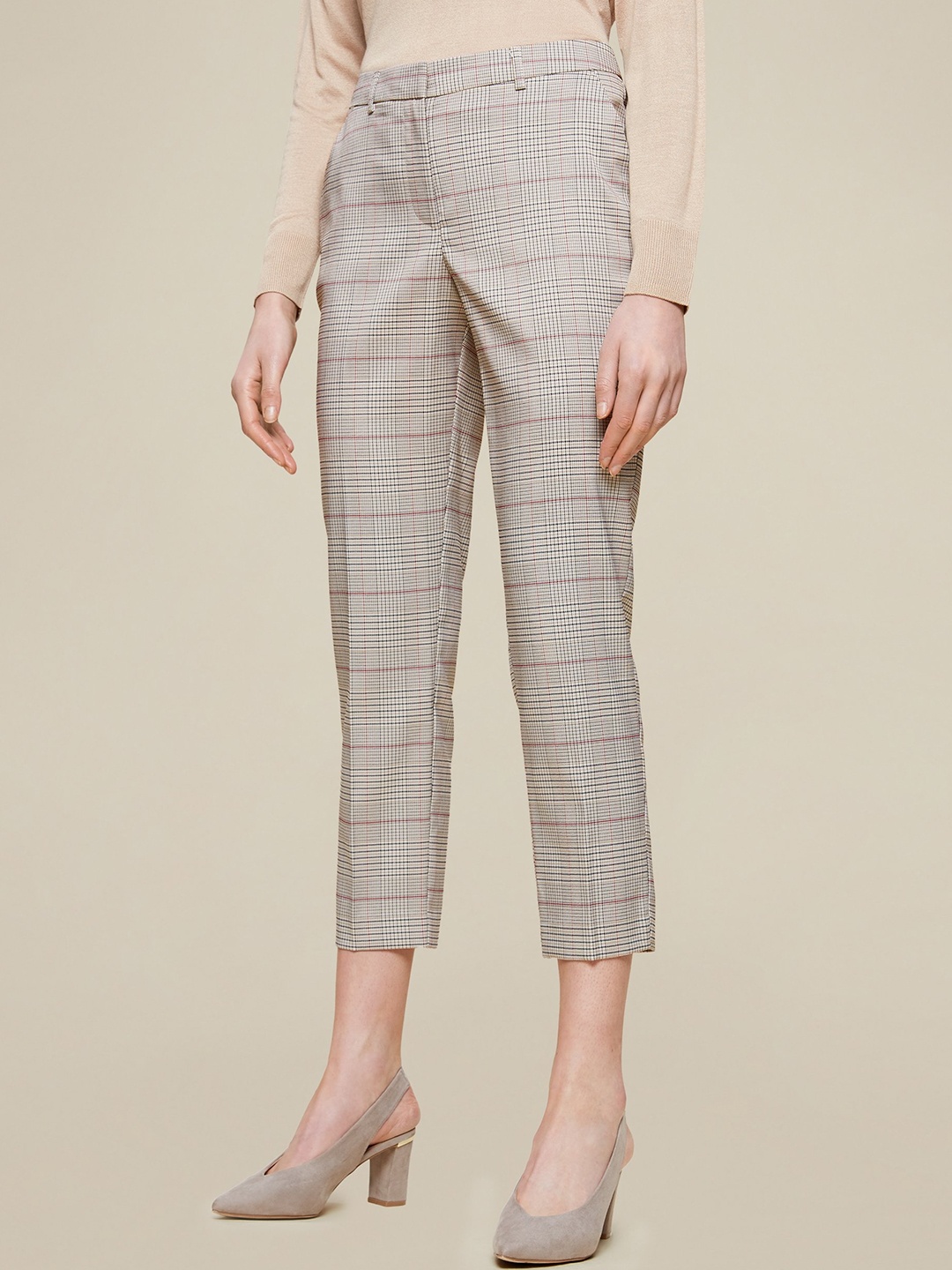 

DOROTHY PERKINS Women Beige & Black Regular Fit Checked Glencheck Cropped Regular Trousers