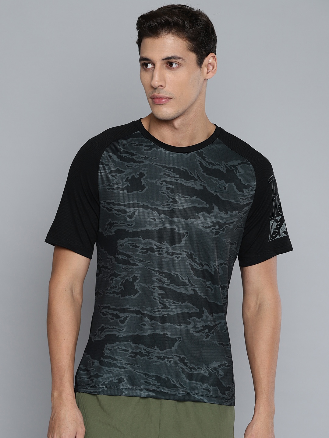 

Alcis Men Black & Grey Printed Slim Fit T-shirt