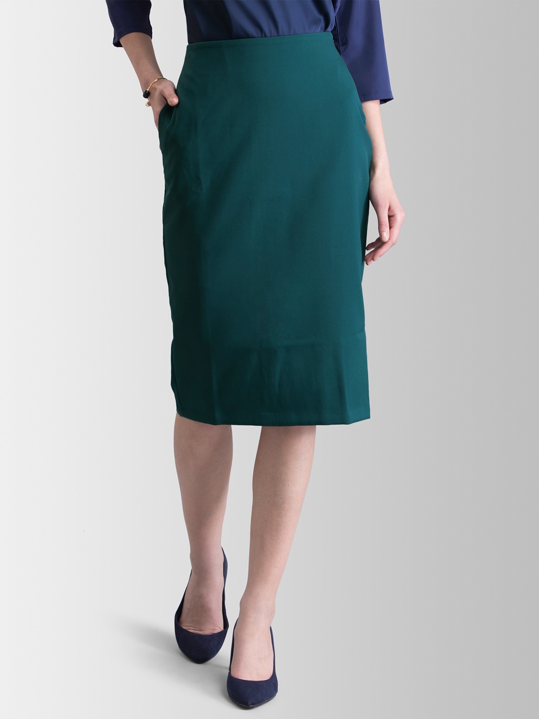 

FableStreet Women Green Solid Straight Skirt