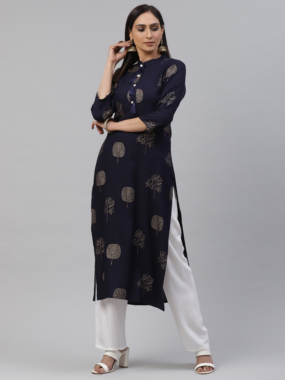 

GoSriKi Women Navy Blue & Golden Floral Printed Kurta with Palazzos