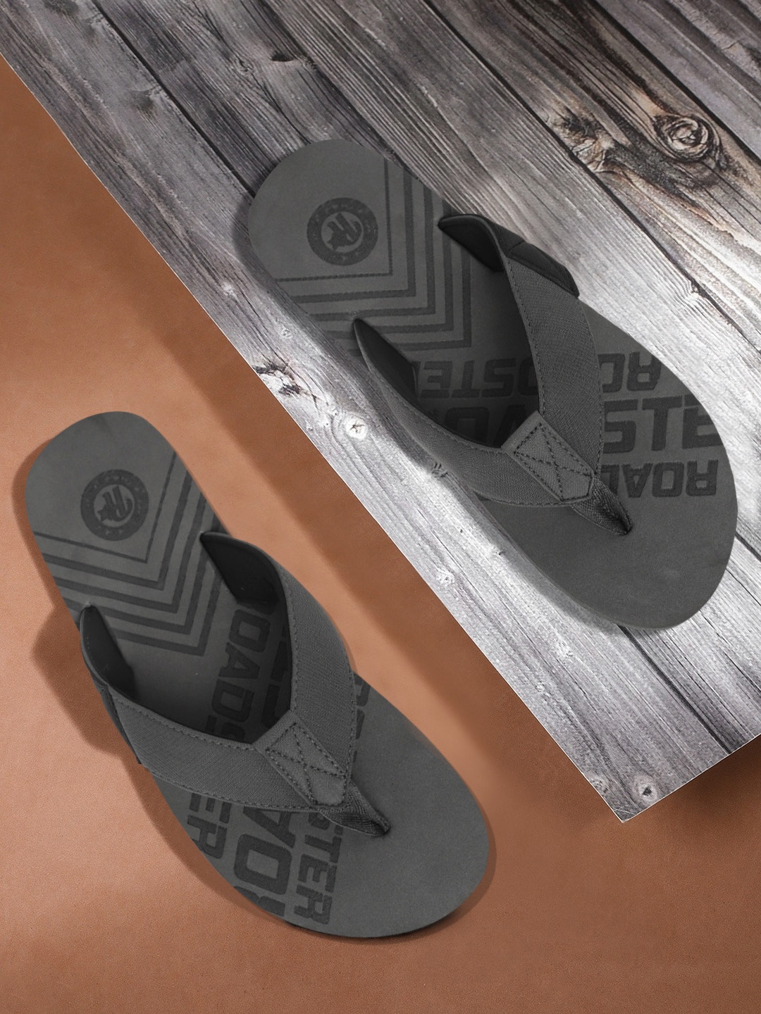 

The Roadster Lifestyle Co Men Charcoal Grey & Black Printed Thong Flip-Flops