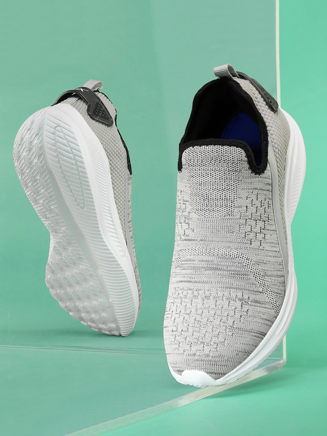 

HRX by Hrithik Roshan Men Grey Woven Design Go-Lite Slip-on Walking Shoes