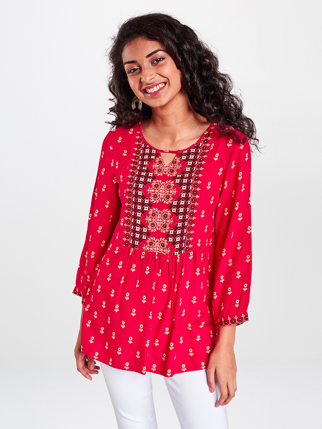 

Global Desi Women Pink & Cream-Coloured Printed Top