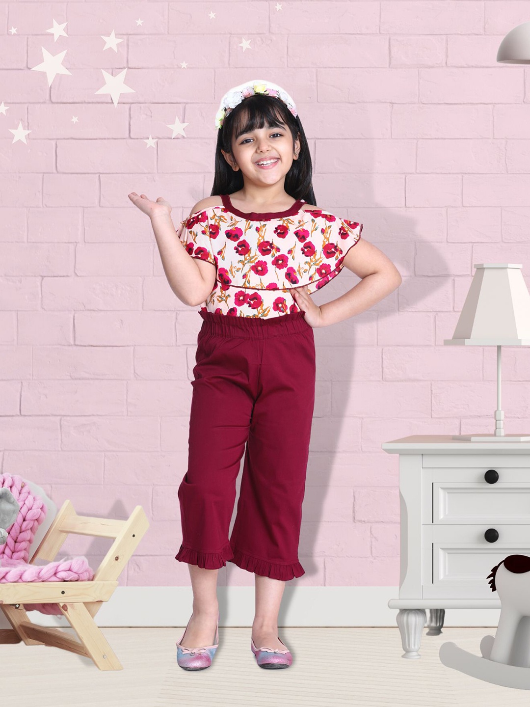 

Cutiekins Girls Cream-Colour & Maroon Printed Top & Capris