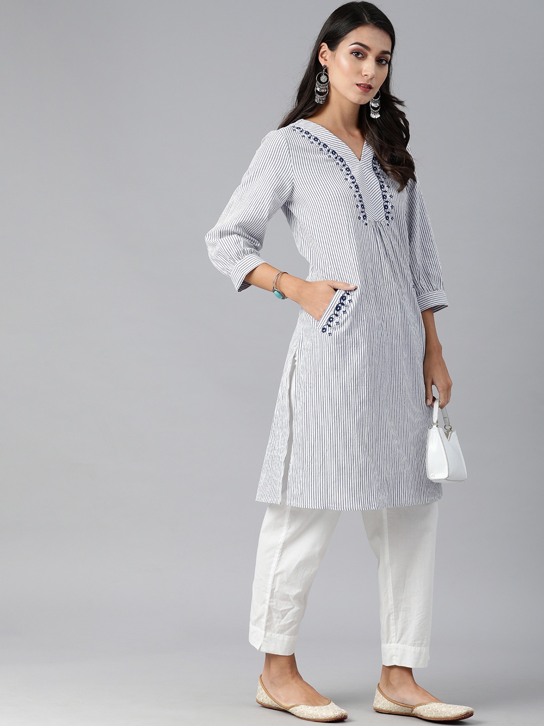 

Global Desi Women Grey & Blue Floral Embroidered Thread Work Kurta