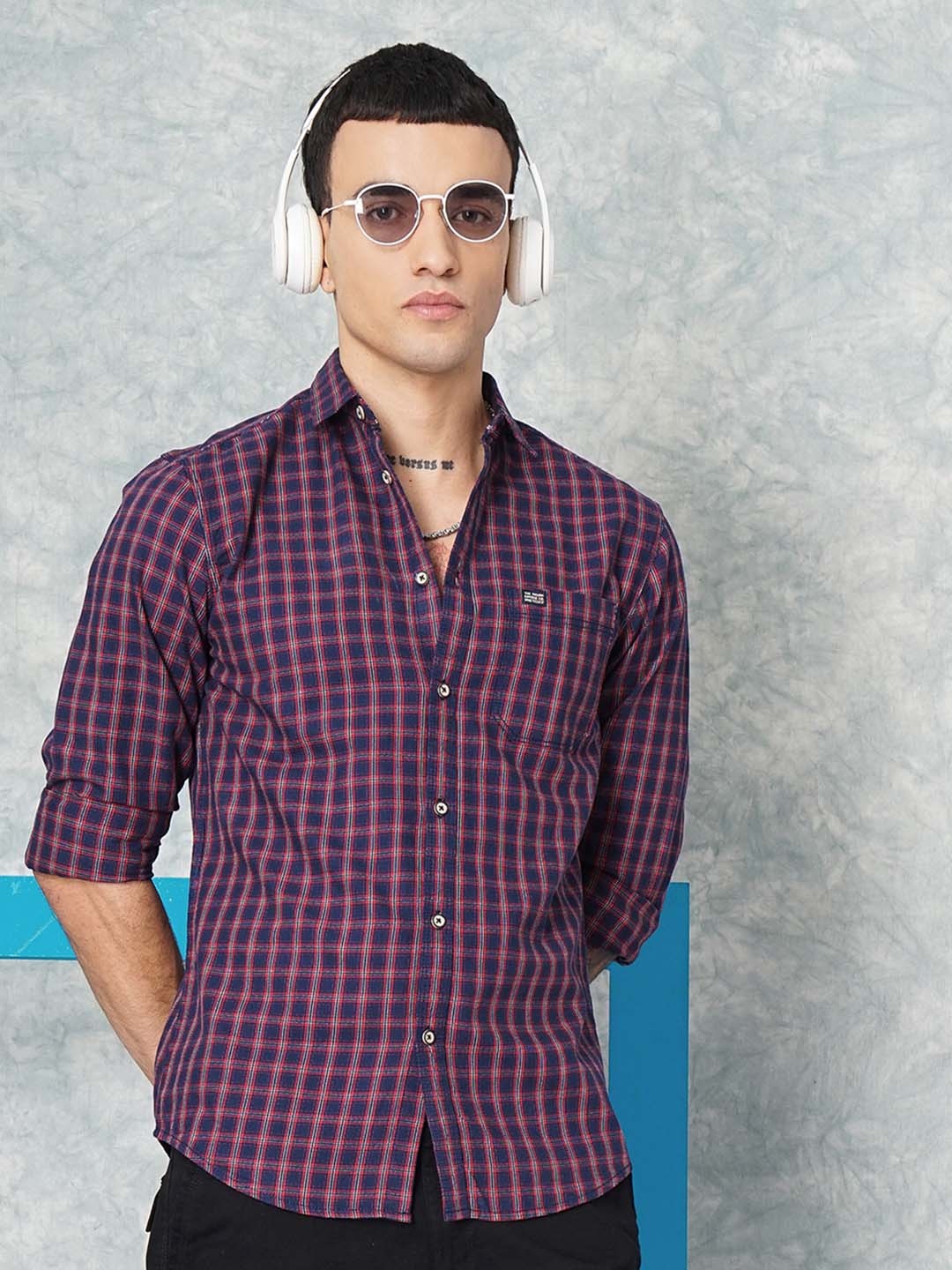 

The Indian Garage Co Men Navy Blue & Red Slim Fit Checked Casual Shirt